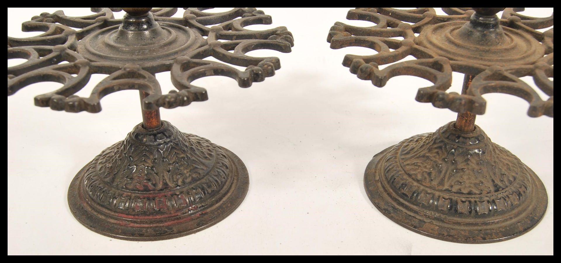 A pair of 19th Century Victorian cast metal stamp holders of circular form having shaped upper - Bild 3 aus 4