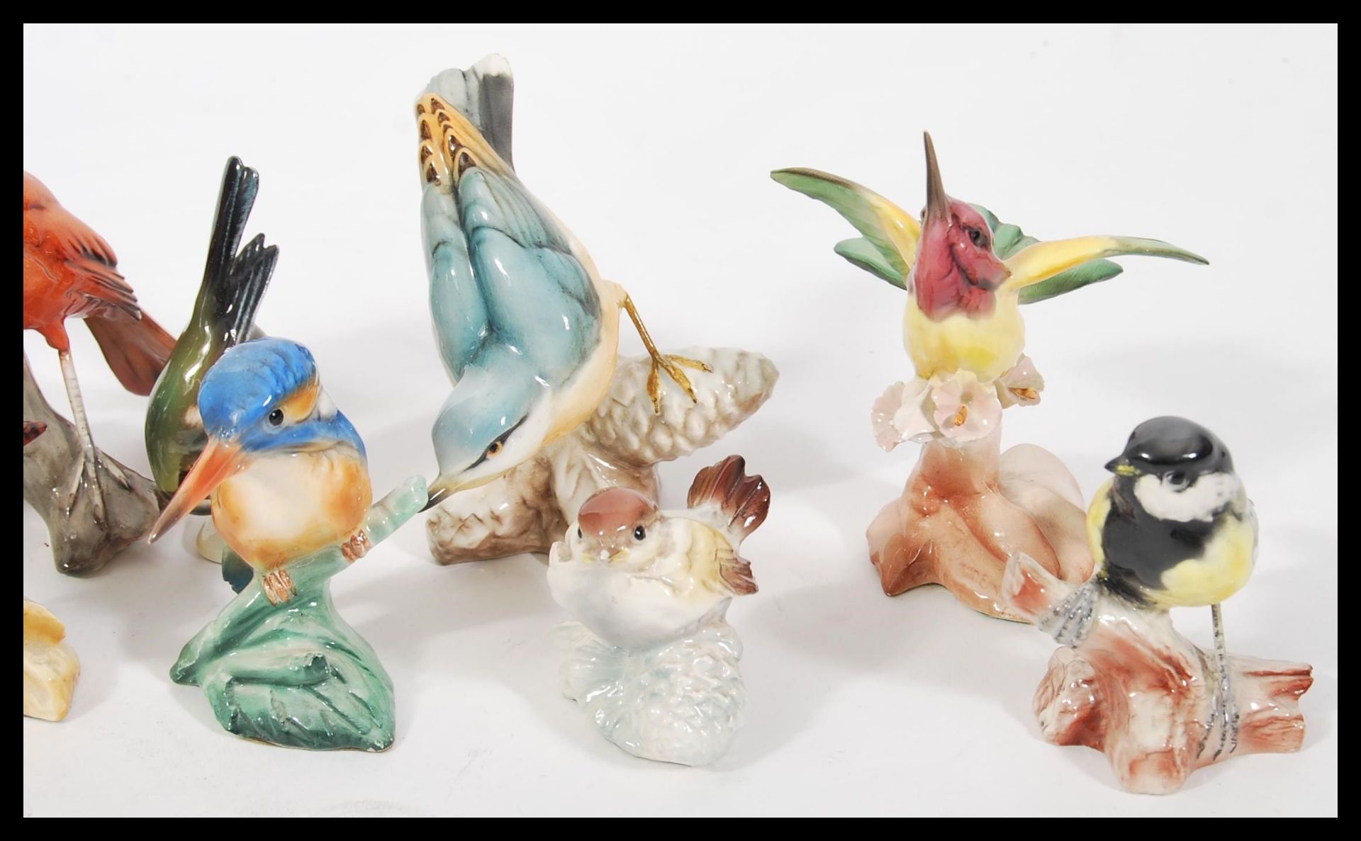 A collection of vintage 20th Century ceramic bird figurines to include Goebel birds and a - Bild 4 aus 5
