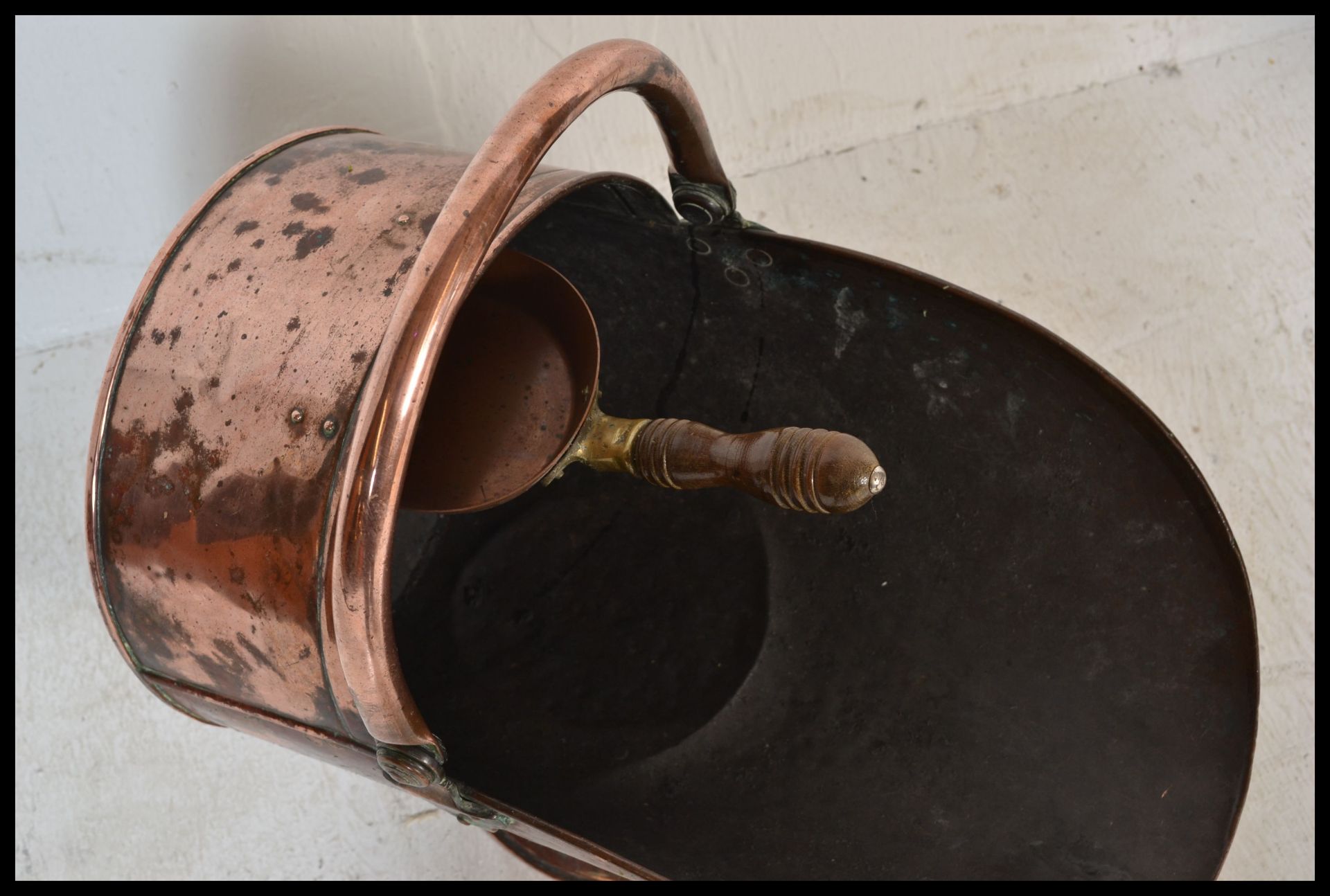 A 19th Century Victorian copper coal scuttle purdonium of helmet shape raised on a conical - Bild 3 aus 4