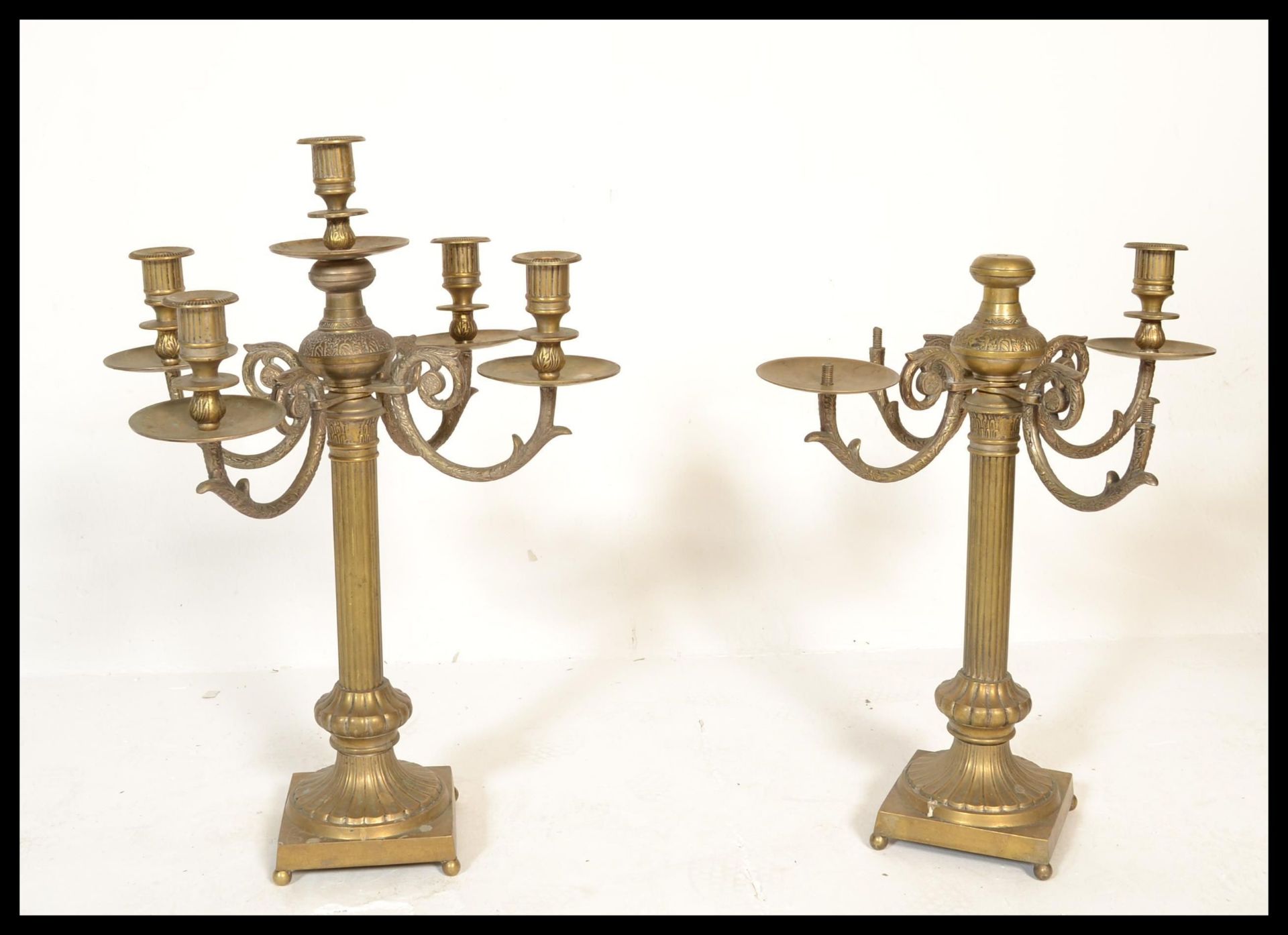 A very large and impressive early 20th Century tall brass candelabra multi branch candlestick raised - Bild 5 aus 6