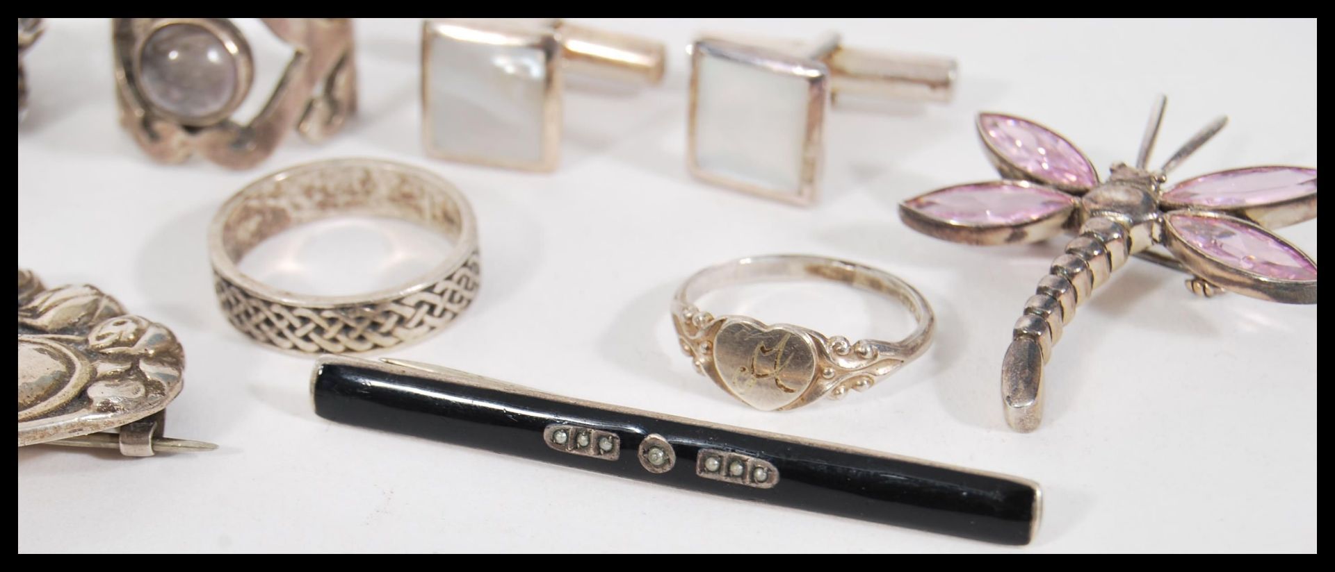 A selection of silver jewellery to include two cross over rings set with black accent stones, a coin - Image 5 of 5
