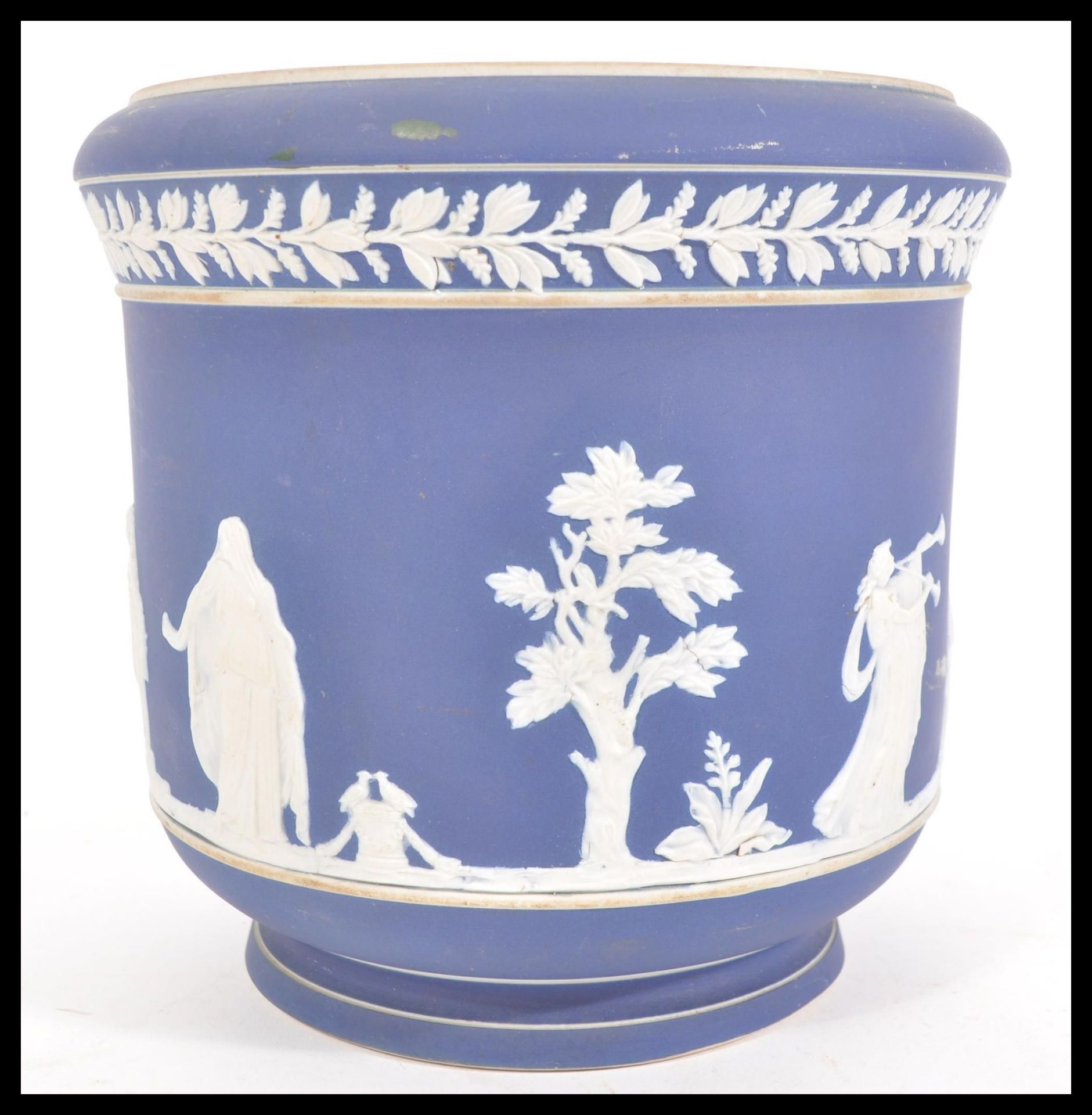 A 19th Century Adams jasperware jardiniere planter, having raised white classical scenes and borders - Bild 4 aus 4