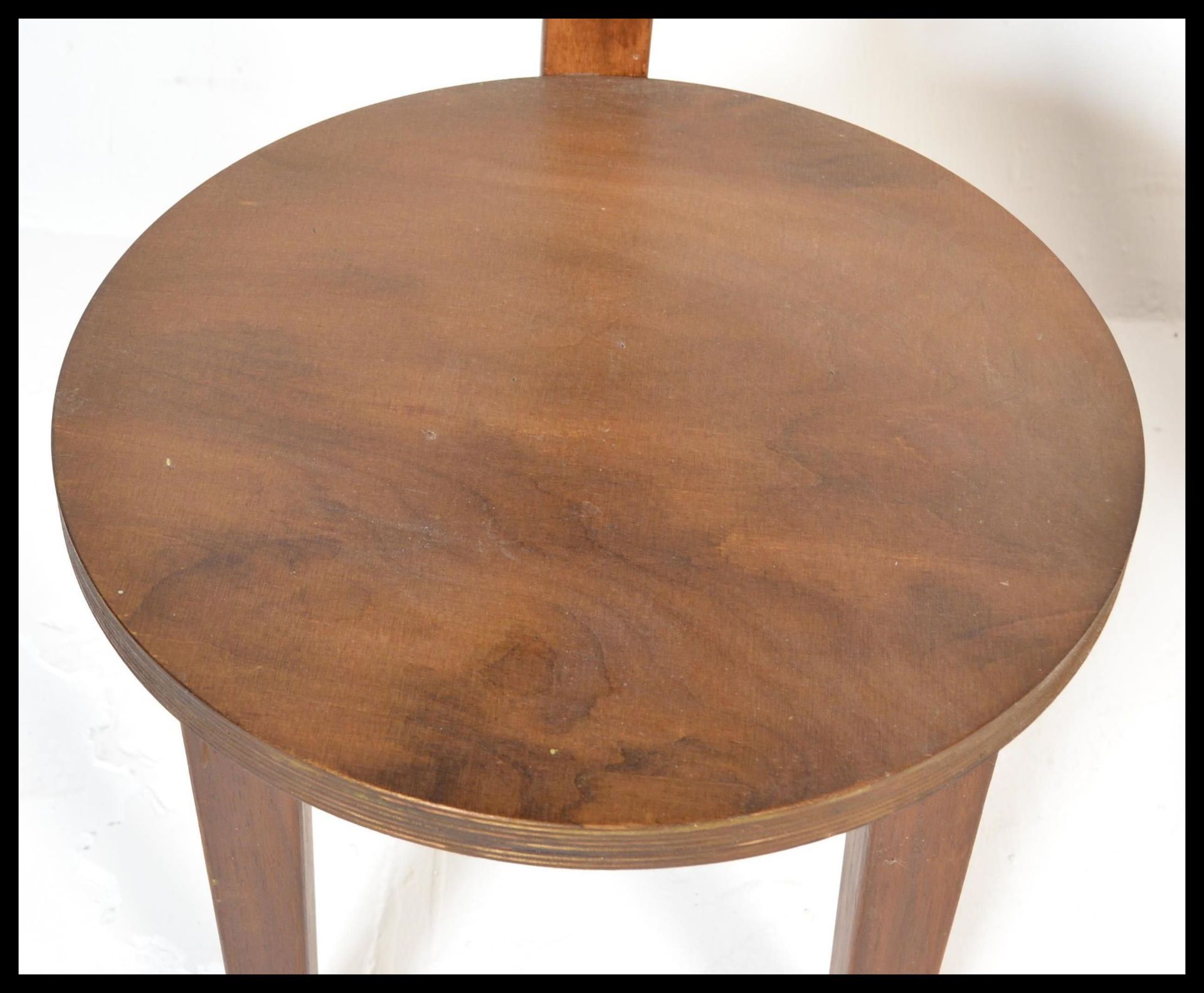 A 20th Century Art Deco mahogany circular occasional side table together with a walnut two tiered - Bild 4 aus 7