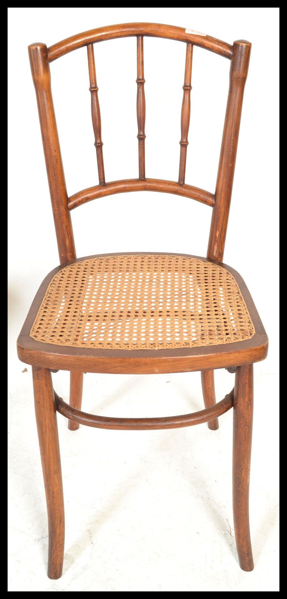 A pair of early 20th Century bentwood bedroom chairs in the manner of Thonet having bergere seats. - Bild 2 aus 5