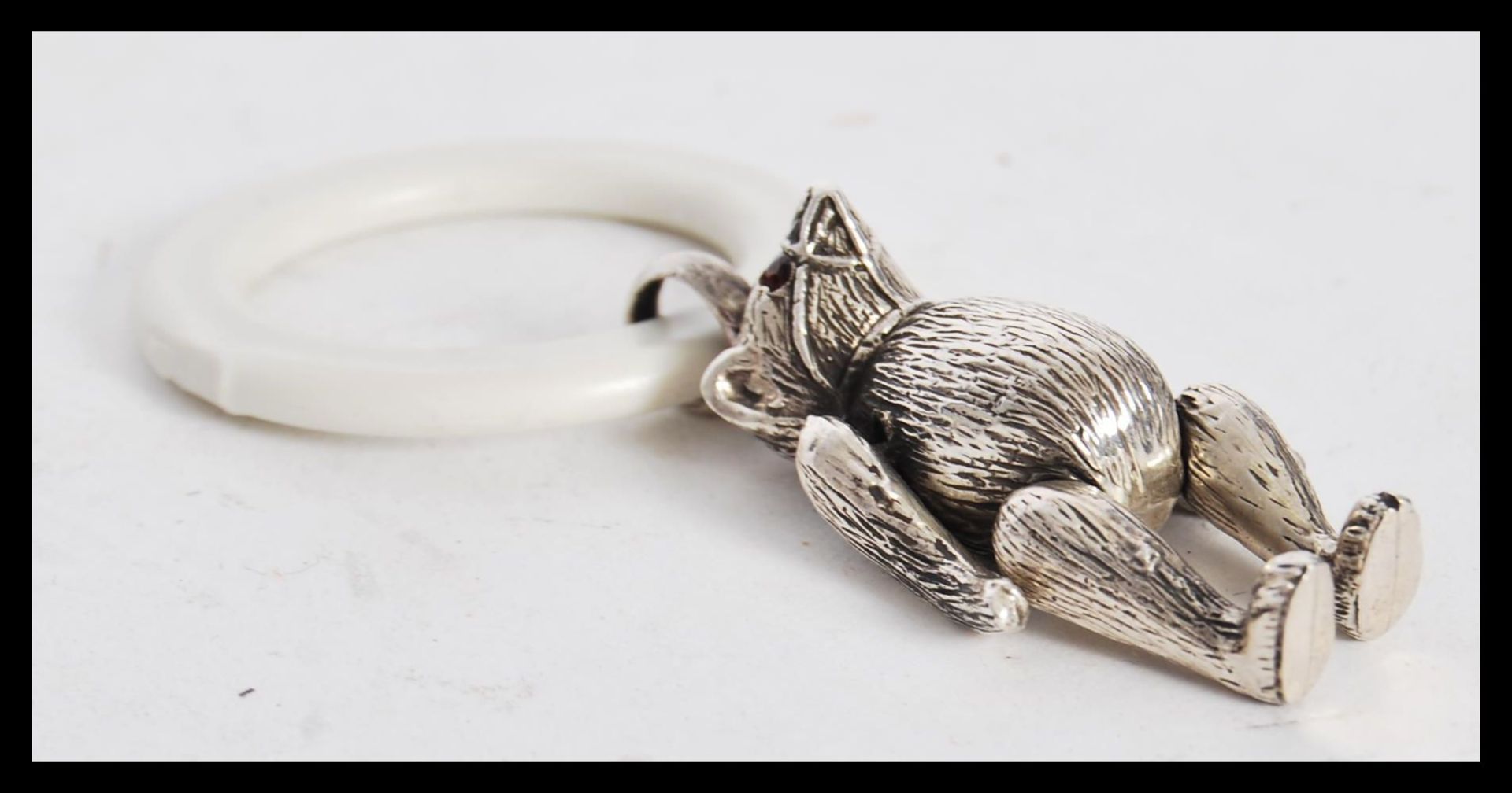A sterling silver babies teething ring figurine in the form of a bear having articulated legs and - Bild 2 aus 3