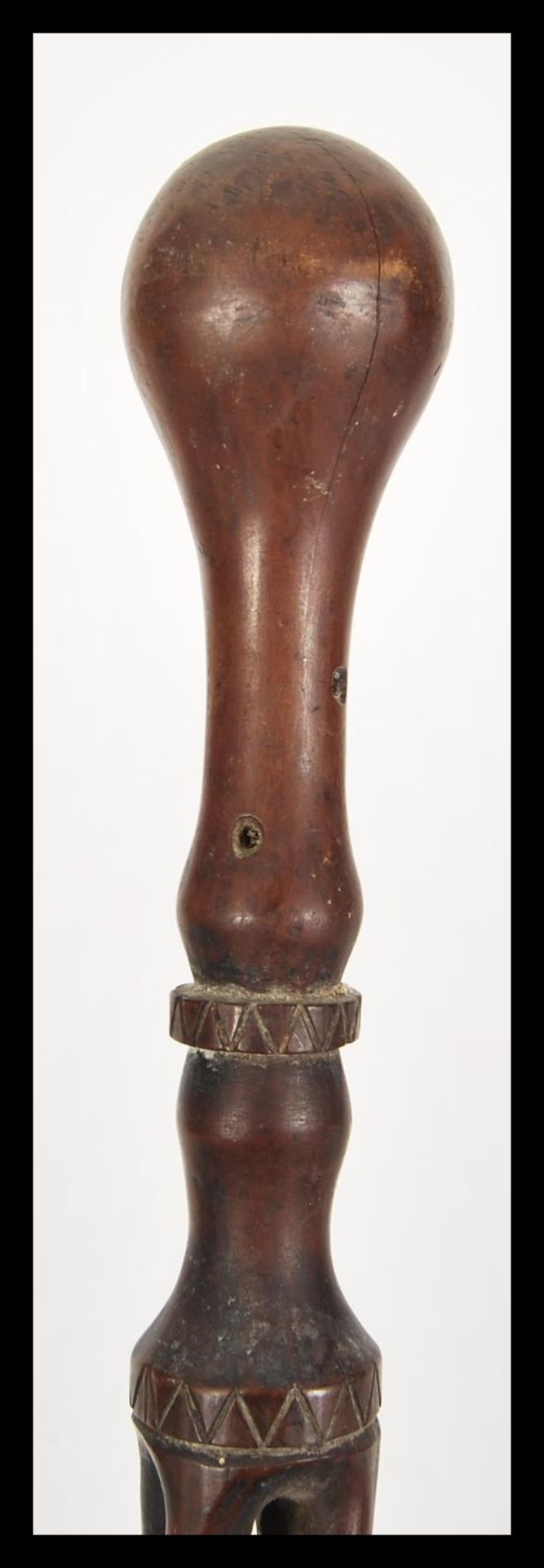 A 19th Century Victorian folk art walking stick cane having a carved twist open column with knob - Bild 2 aus 4