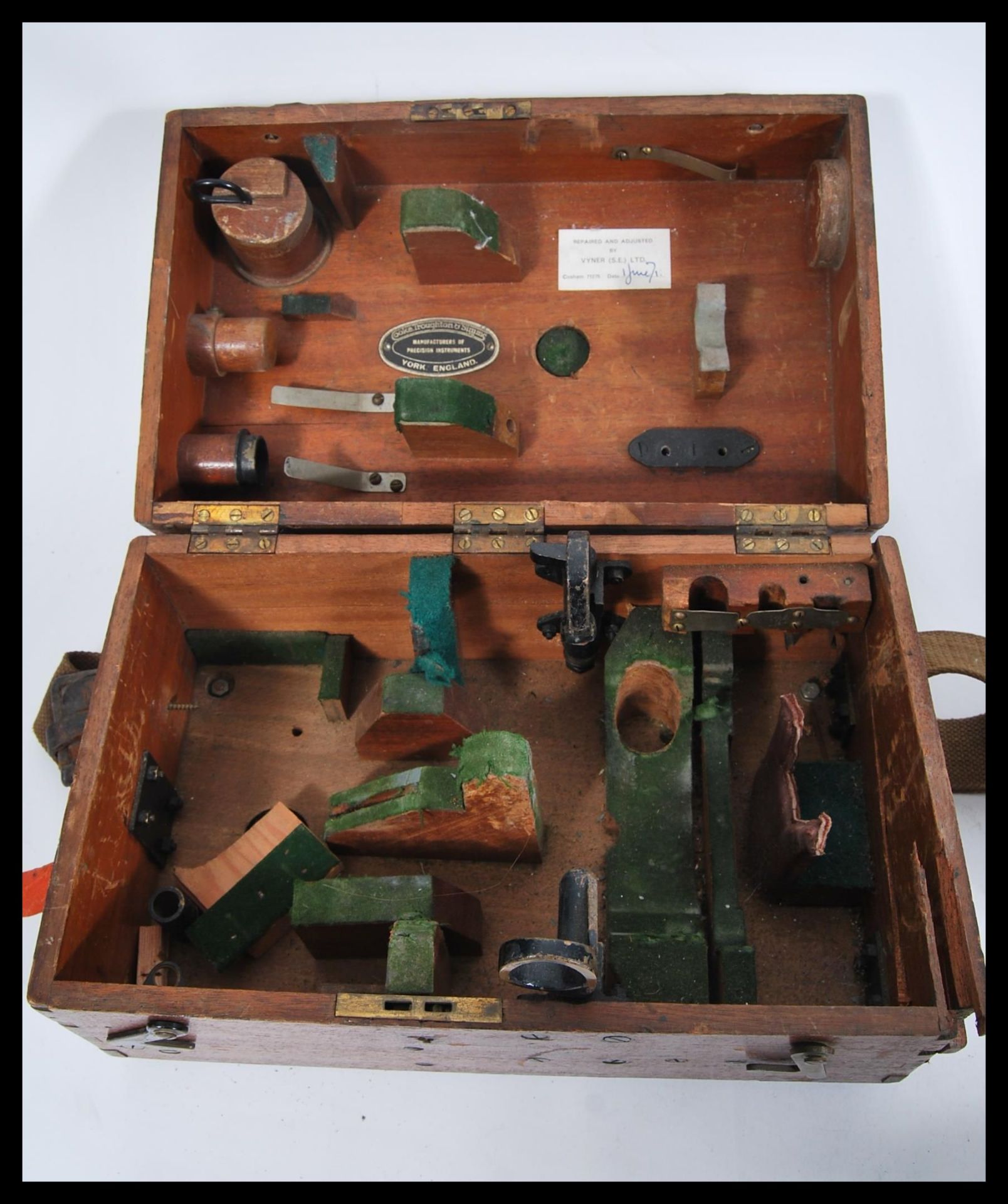 Two 20th Century cased engineer's theodolites to include a military Cooke, Throughton & Simms - Bild 6 aus 6