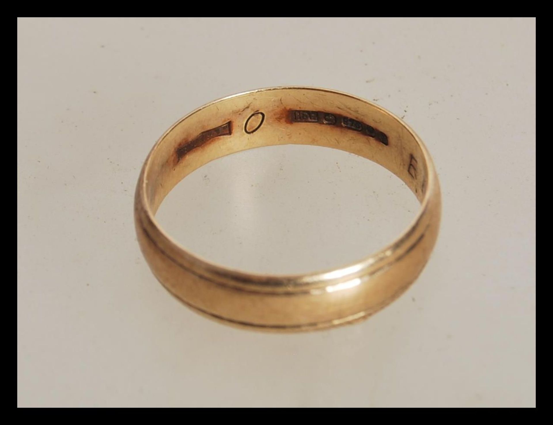A 9ct gold hallmarked wedding ring band, having marks for Sheffield 1962. Weight: 2.3g size O.5. - Image 2 of 3