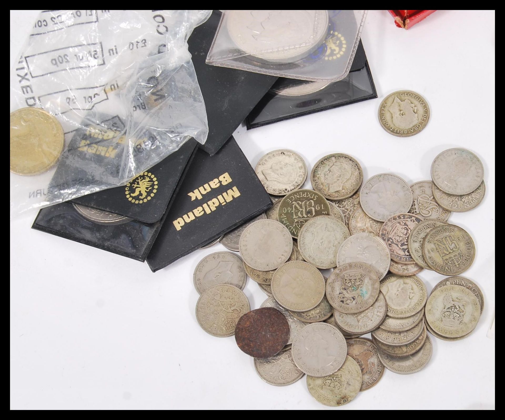 A collection of all world coins including pre-decimal silver sixpences, various American US coins - Bild 2 aus 2