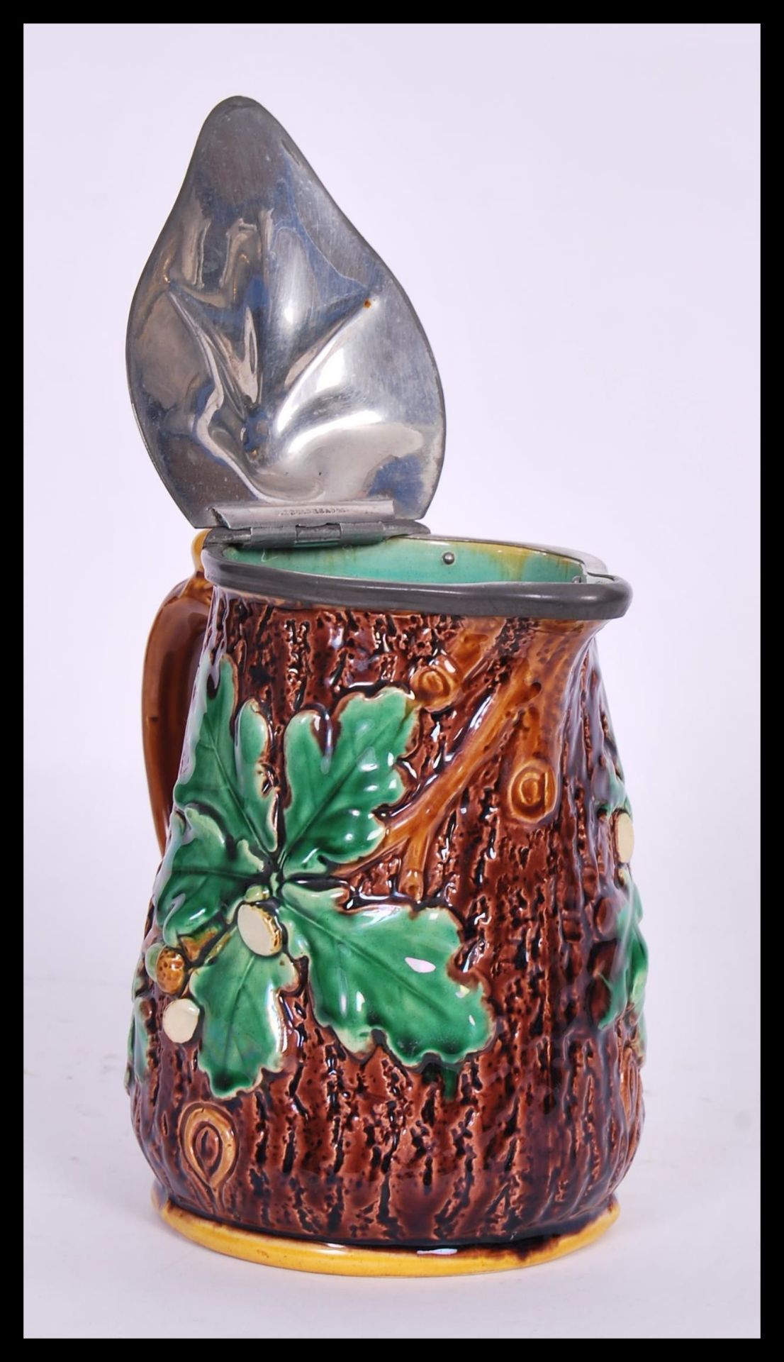 A 19th Century Victorian Majolica oak jug having a tree bark effect to the exterior with raised - Bild 5 aus 5