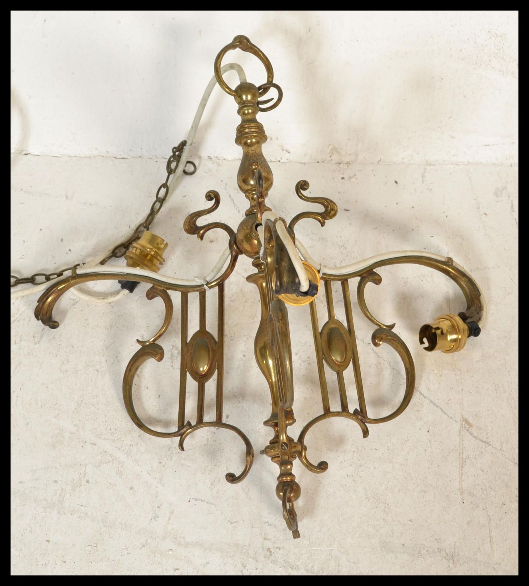 A group of vintage lighting to include a bankers lamp type wall light in brass, a silver plated - Bild 5 aus 5