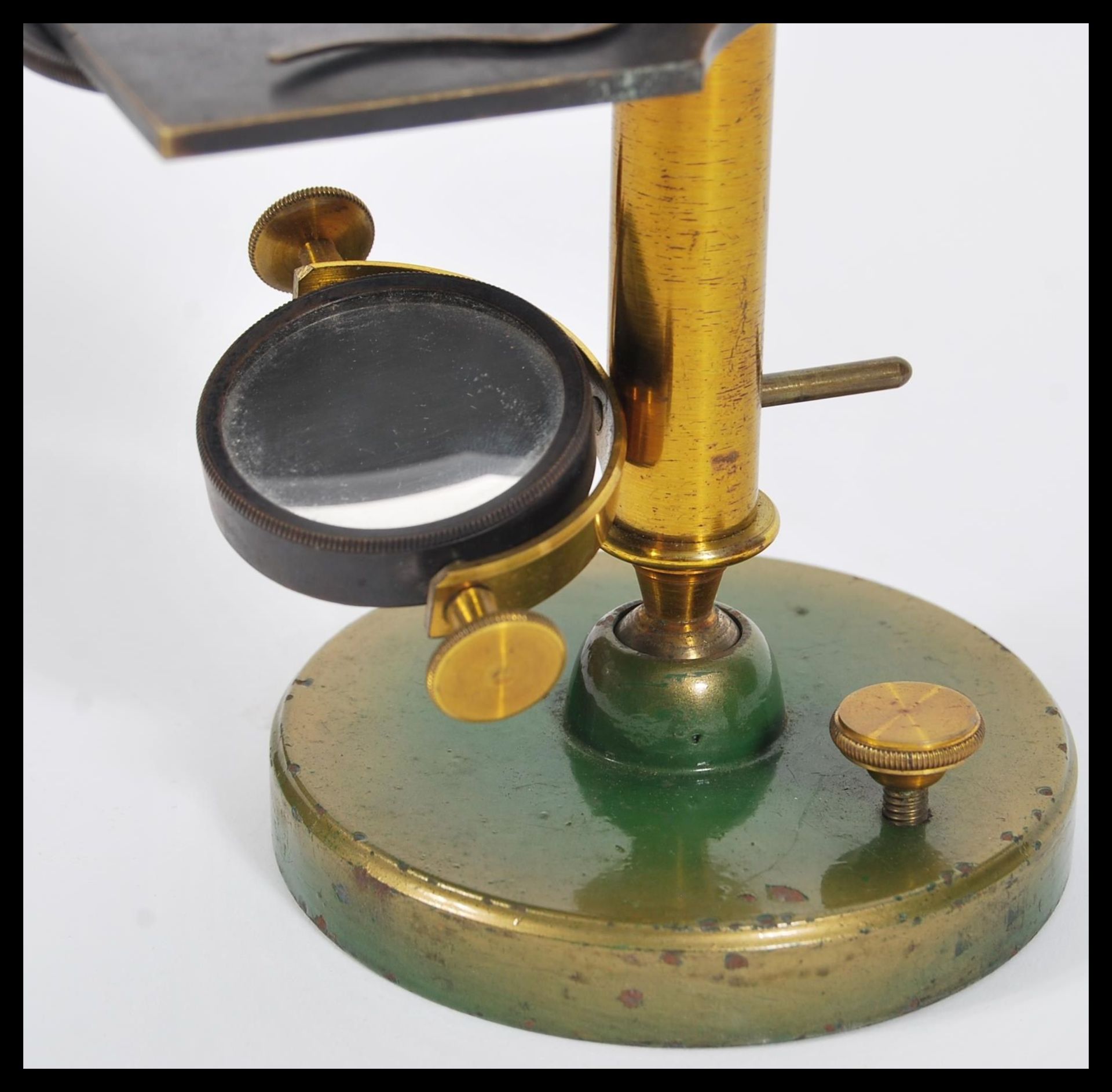 A 19th Century Victorian brass microscope on circular swivel base complete in original box with JD - Bild 3 aus 7