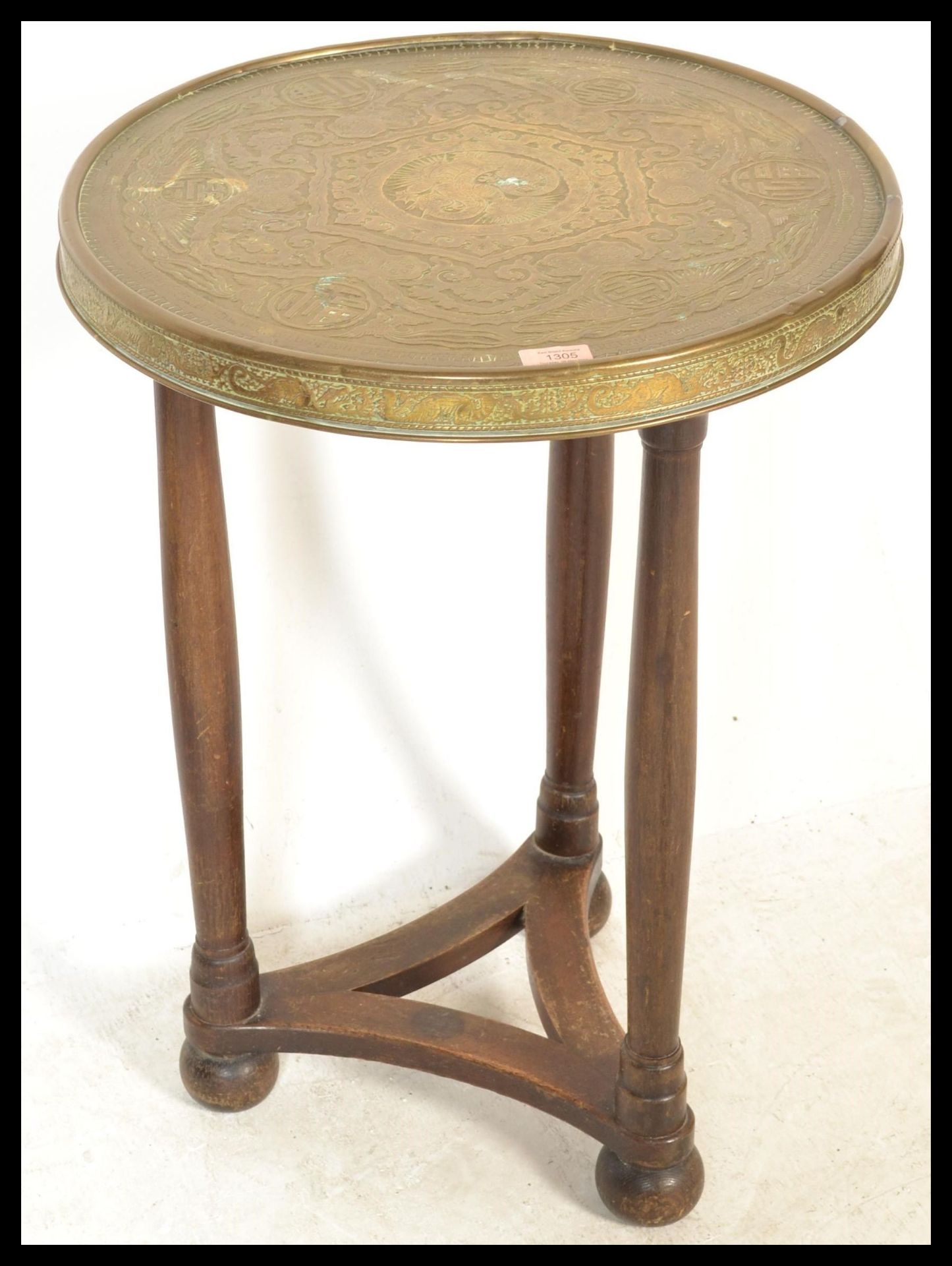 An early 20th Century Edwardian brass topped occasional side table, the brass top decorated with a - Bild 2 aus 6