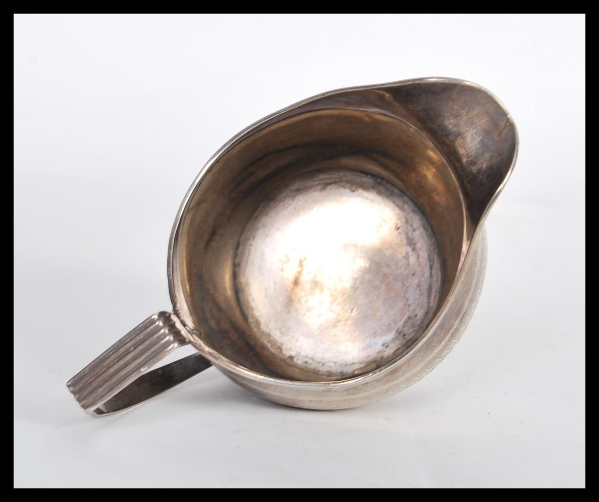 An early 19th Century Georgian hallmarked silver creamer jug having shaped handle. Hallmarked for - Image 5 of 6