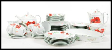 A collection of Royal Worcester ' Poppies ' ceramics / dinner service to include dinner plates,