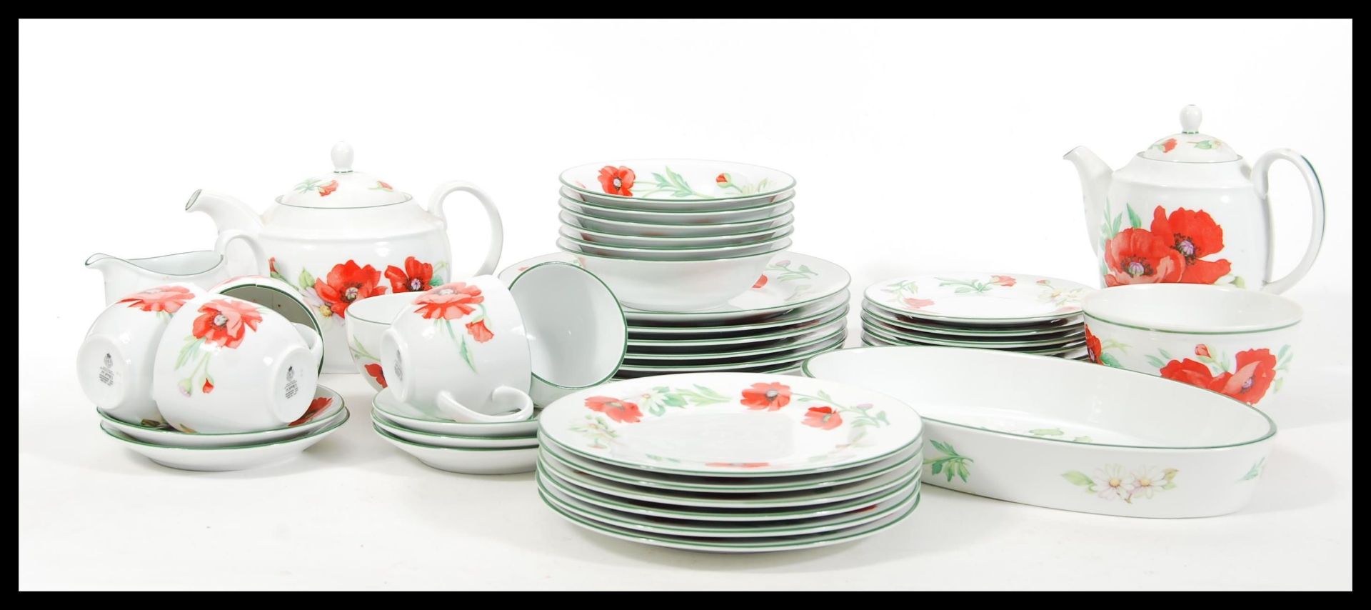 A collection of Royal Worcester ' Poppies ' ceramics / dinner service to include dinner plates,