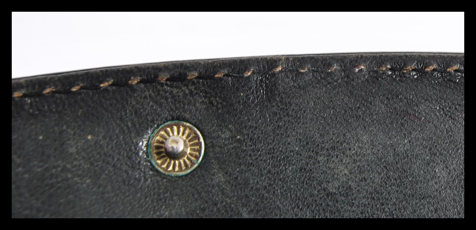A 20th Century original designer Gucci black leather handbag with gilt metal interlocking G clasps - Image 6 of 6