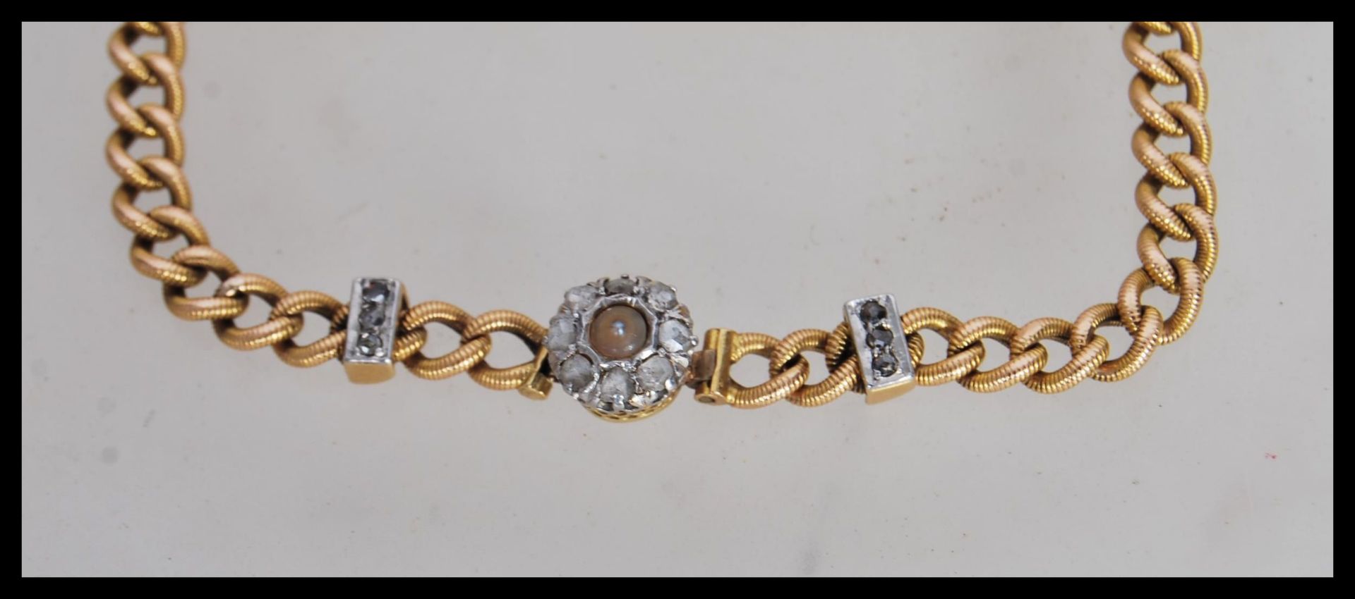 A 19th Century Victorian 18ct gold bracelet having a curb link chain with a central halo of old - Bild 2 aus 4