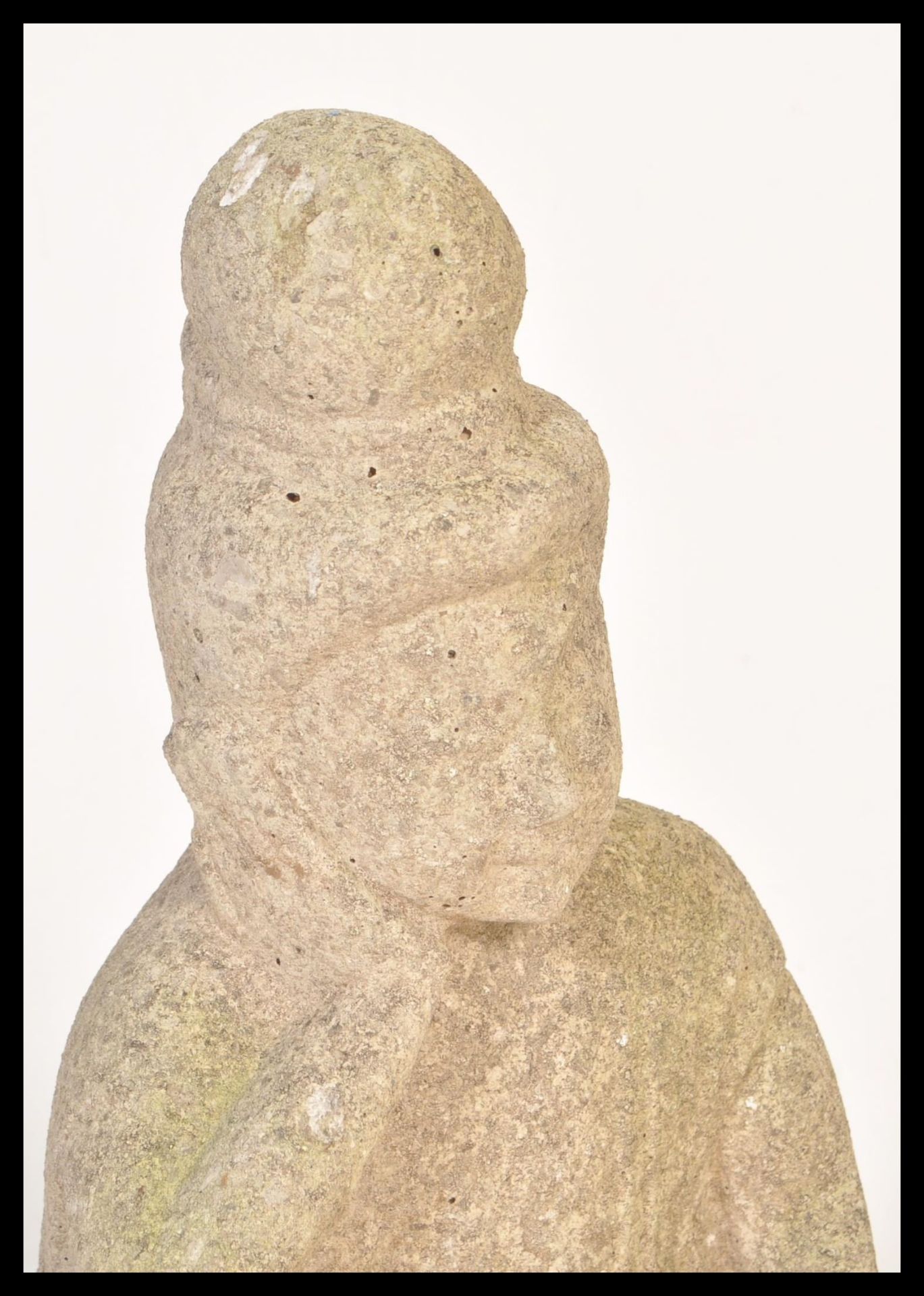A well weathered garden reconstituted stone figure - Bild 3 aus 4
