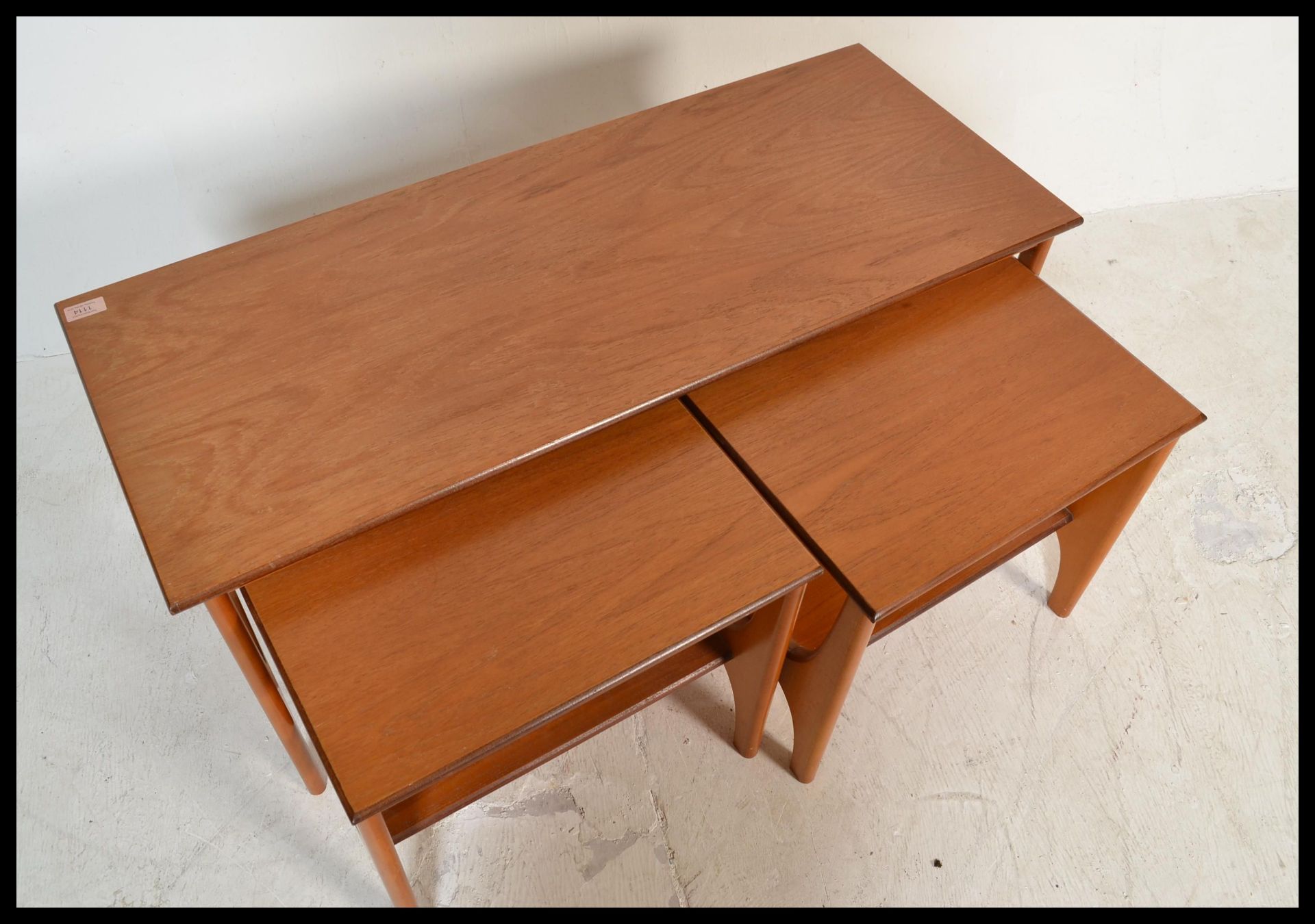 A vintage retro 20th Century teak wood occasional coffee nest of tables consisting of a taller - Bild 3 aus 4