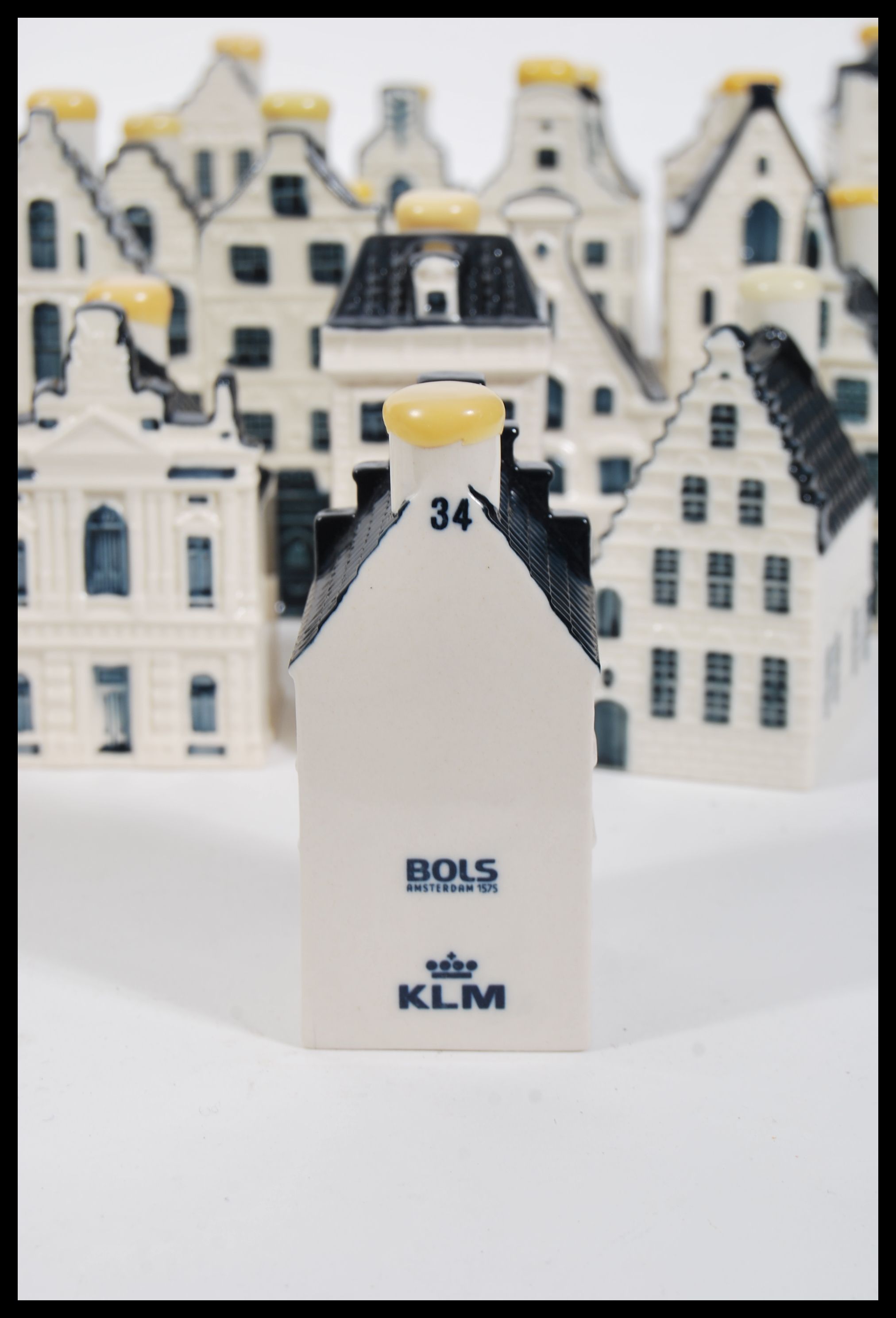 A collection of seventy nine collectable KLM ceramic blue and white Delft 'Bols' houses, all wax - Image 7 of 7