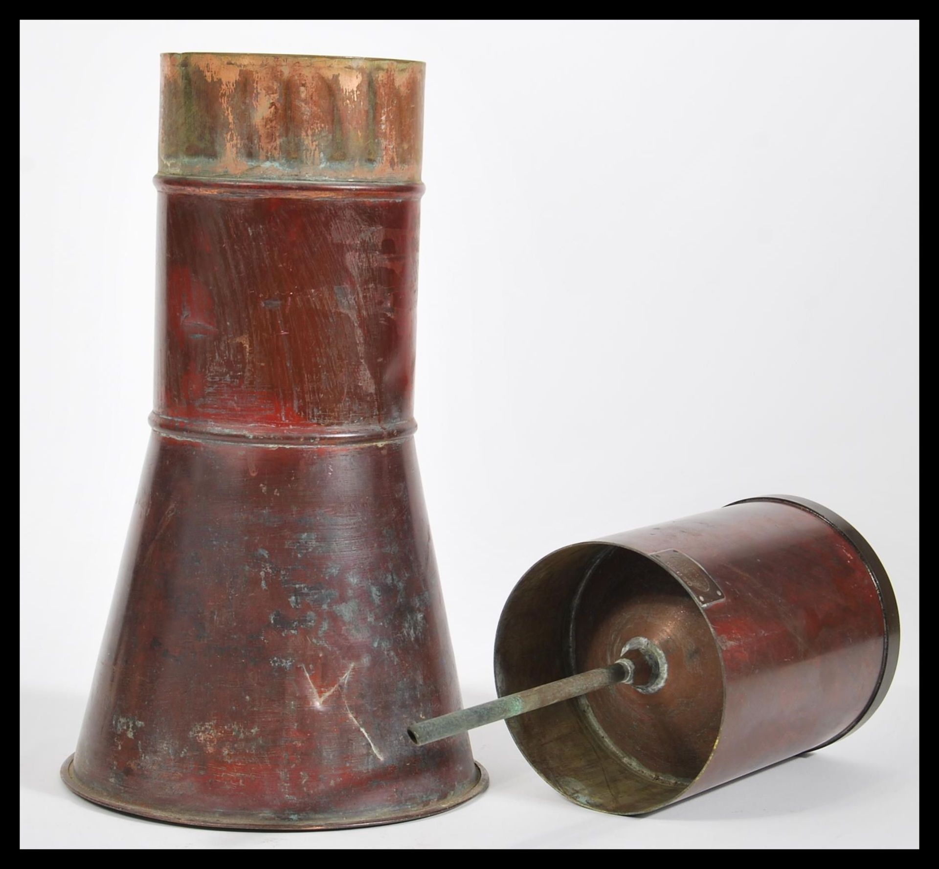 An early 20th Century copper scientific instrument rain gauge / catcher raised on conical copper - Bild 3 aus 4