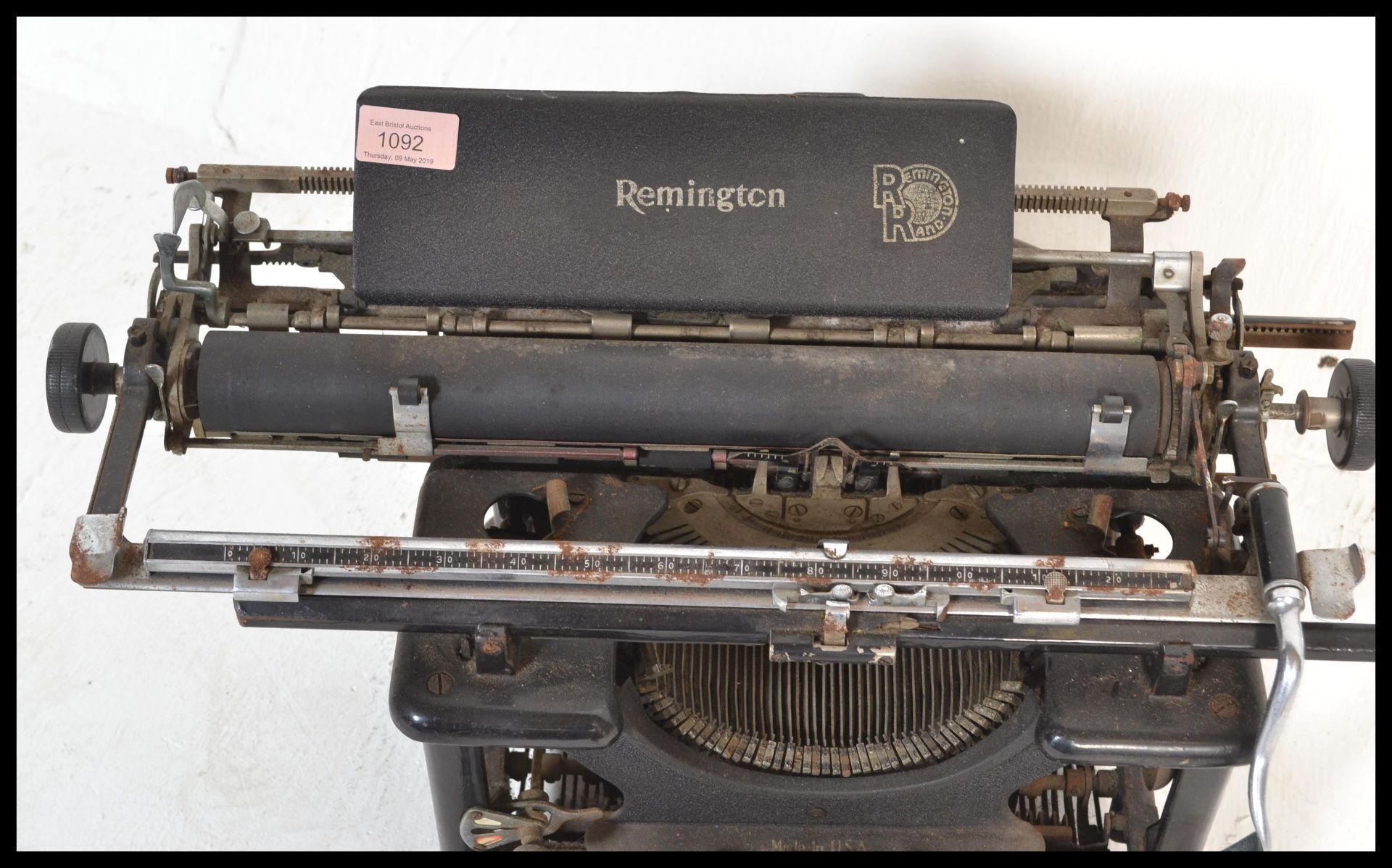 A vintage retro 20th Century industrial Remington Rand USA American made typewriter. - Image 4 of 4