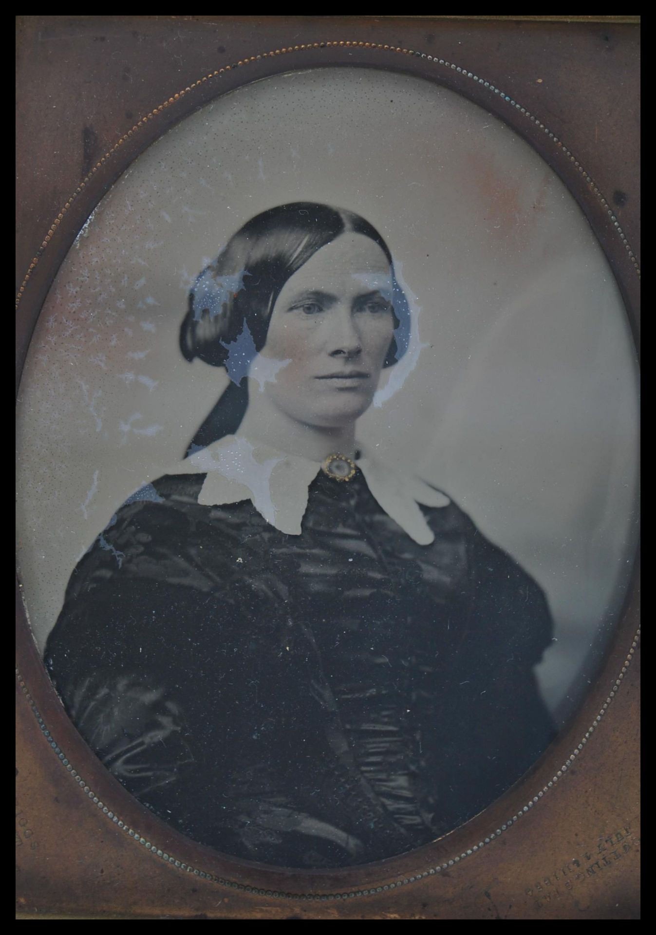 A pair of 19th Century Victorian wet plate photographs of a man and wife set within gilt frames with - Bild 3 aus 6