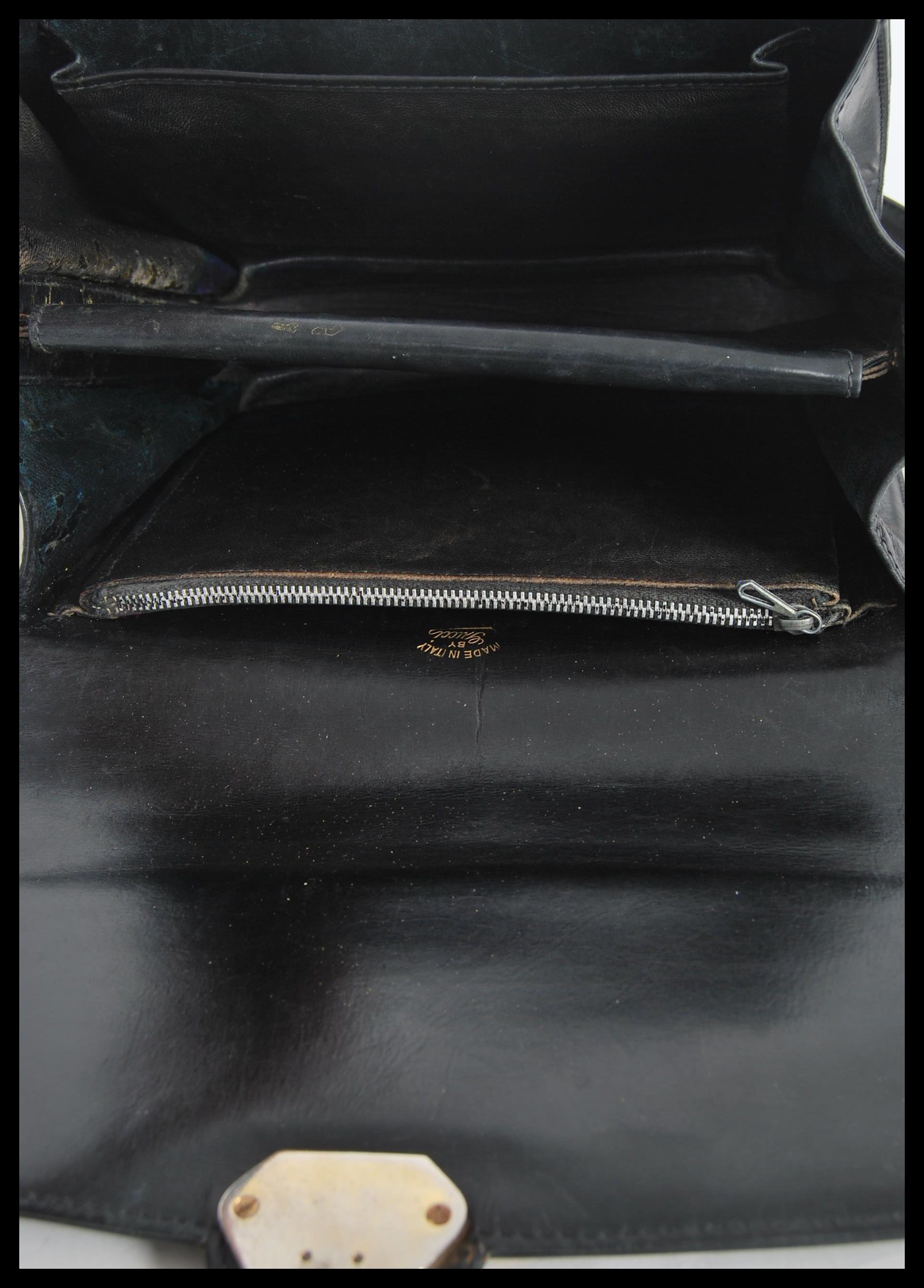 A 20th Century original designer Gucci black leather handbag with gilt metal interlocking G clasps - Image 4 of 6