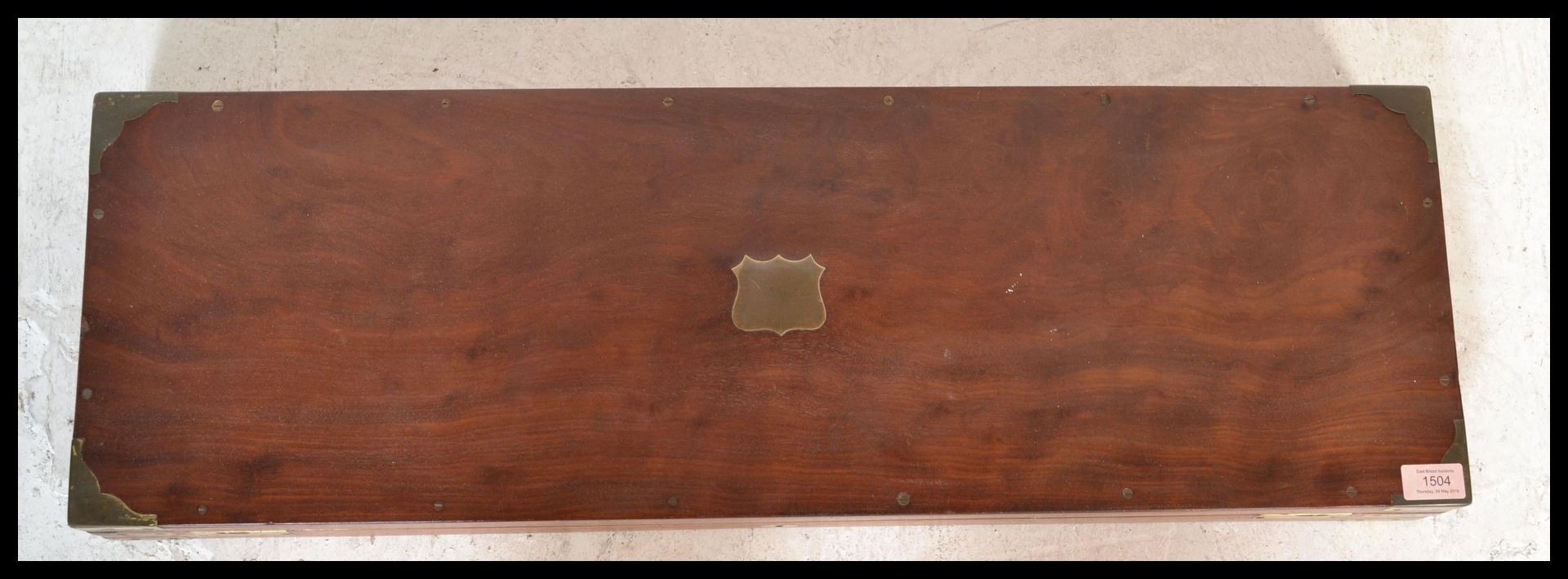 A 19th Century Victorian brass mounted mahogany gun case of rectangular form with square recessed - Bild 3 aus 6