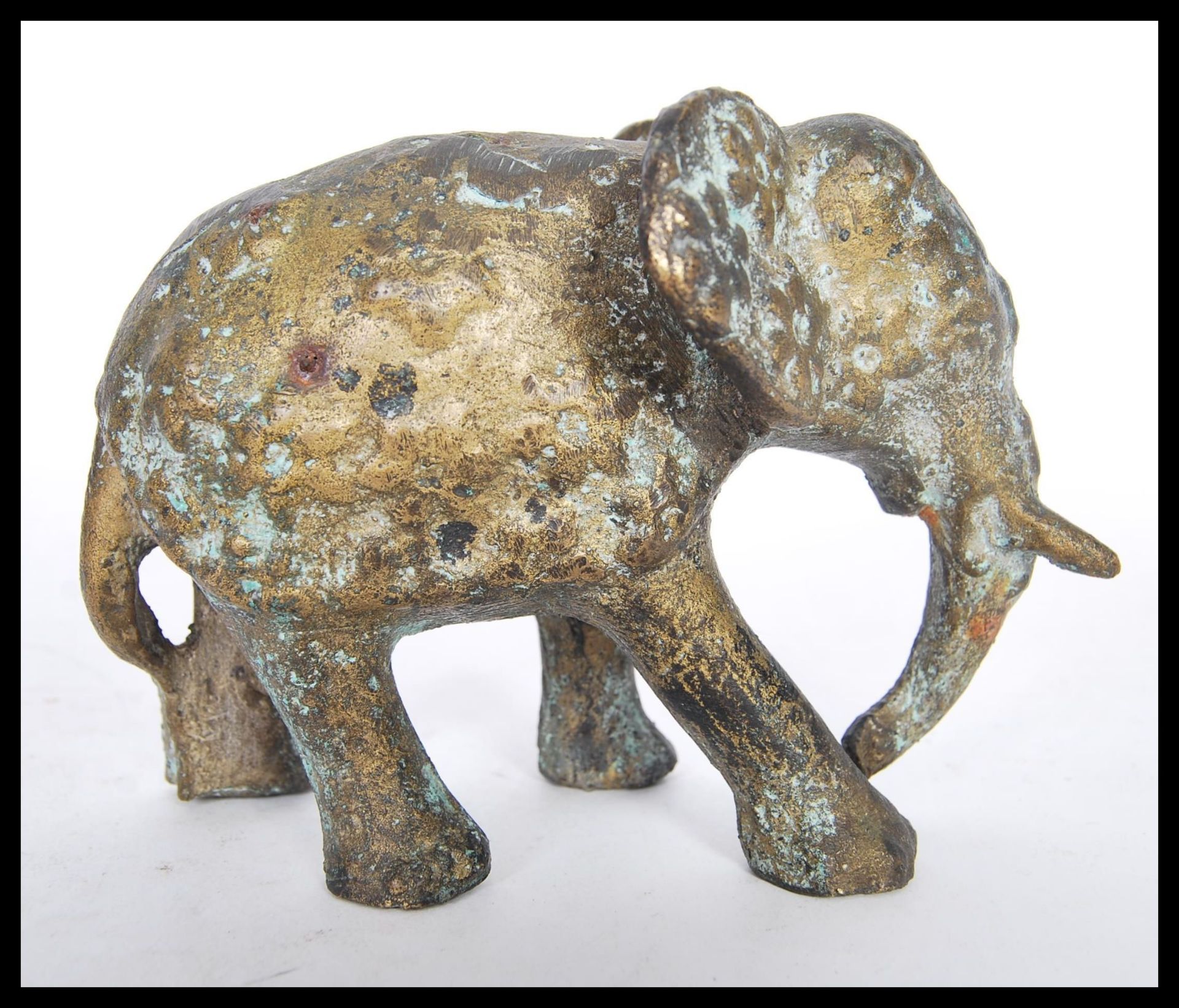 A 19th Century bronze figurine in the form of a Bull Elephant with tusks in full run, having - Bild 3 aus 3