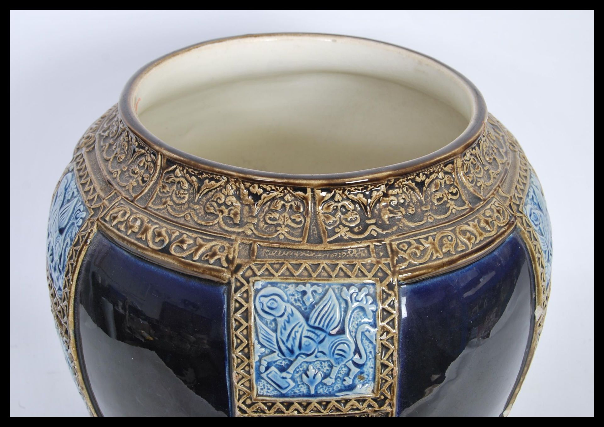 A 19th century French Houtin & Boulenger Choisy Le Roi faience large planter with blue colourway - Bild 2 aus 3