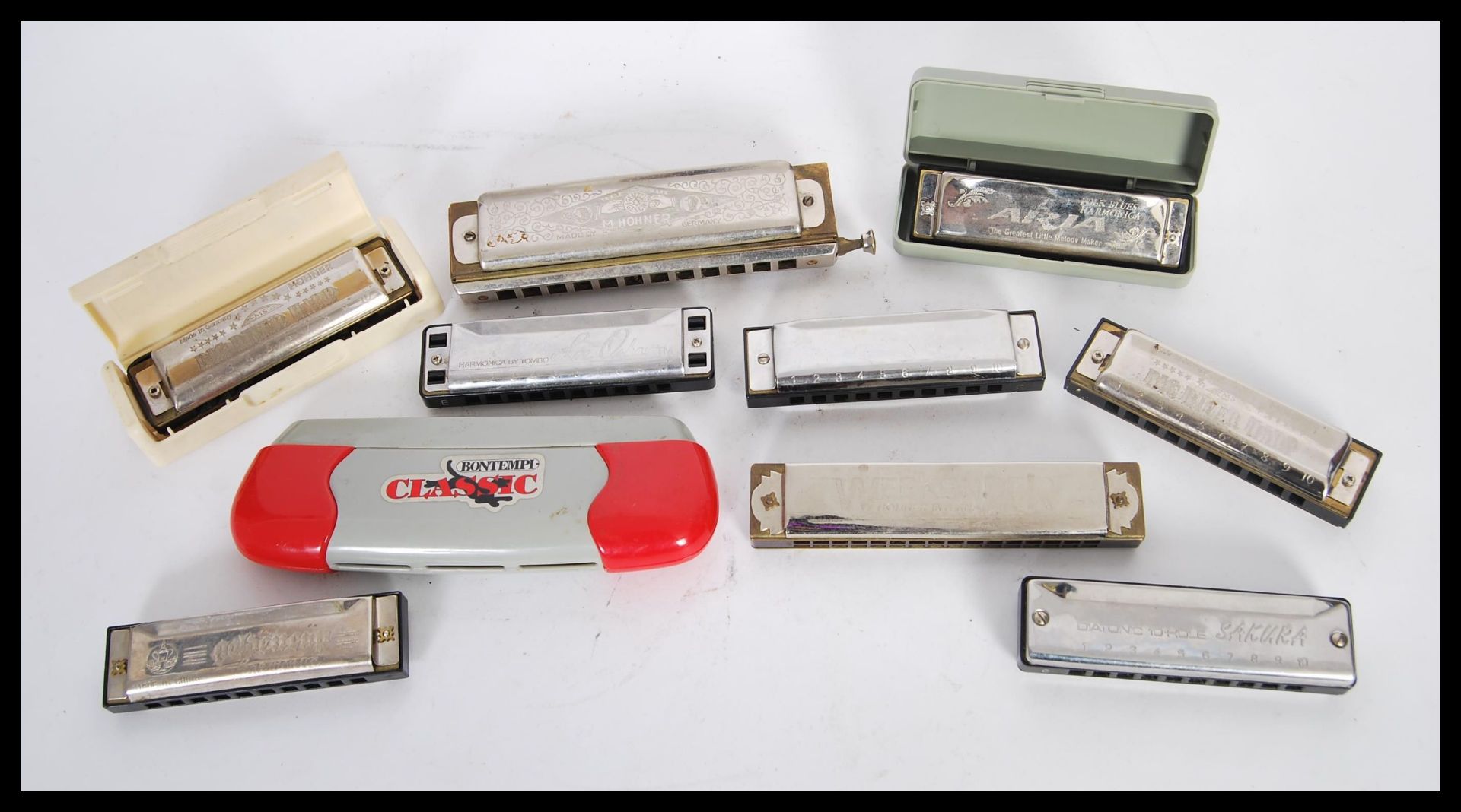 A good collection of vintage harmonicas to include Hohner Weekender, Super Chromonica, boxed Big