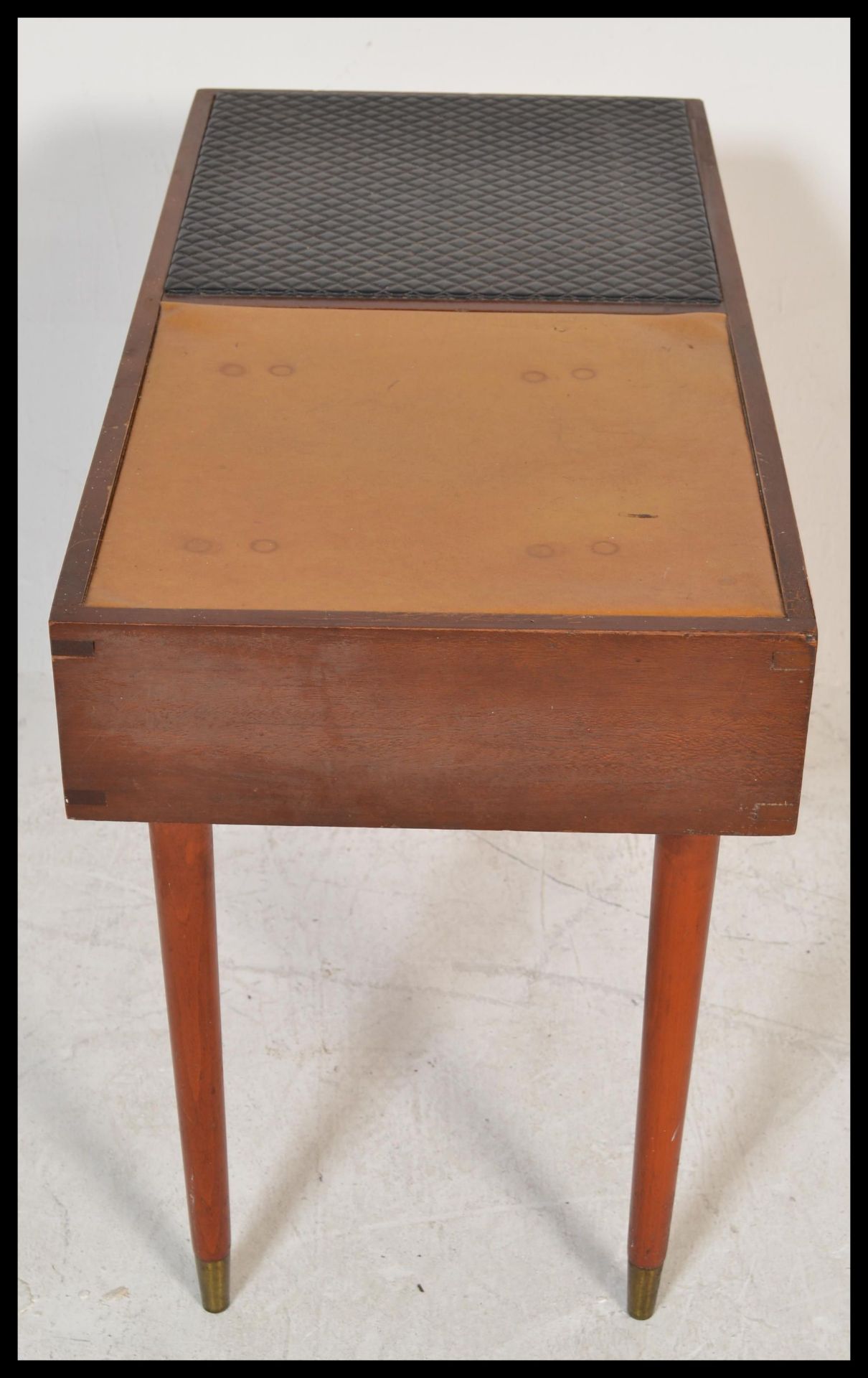 A vintage retro 20th Century teak wood telephone table raised on tapering legs with brass feet. - Bild 3 aus 5