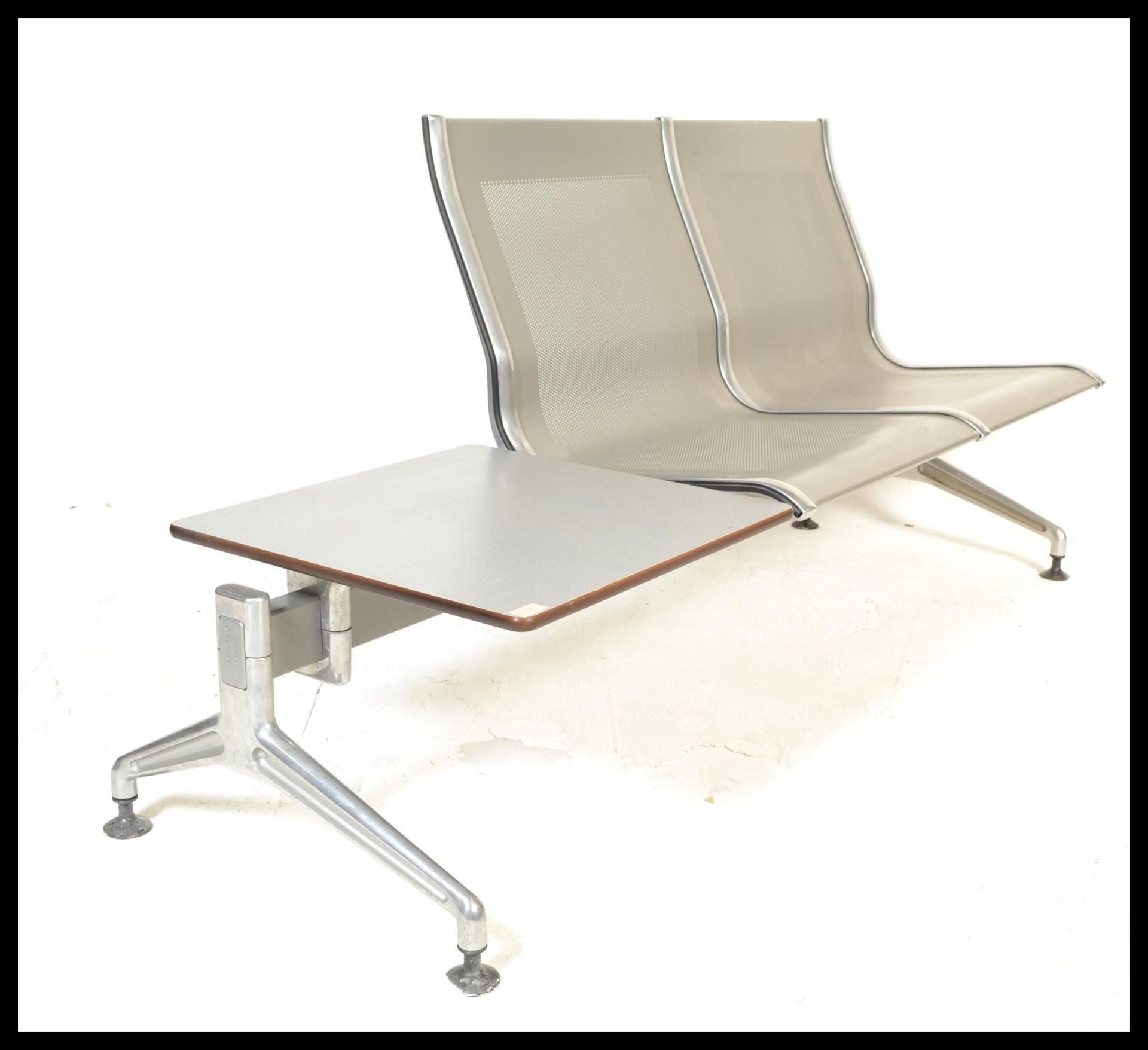 A vintage twin seat and side table airport seating set designed by Danish designer Prof Jorgen - Bild 7 aus 7