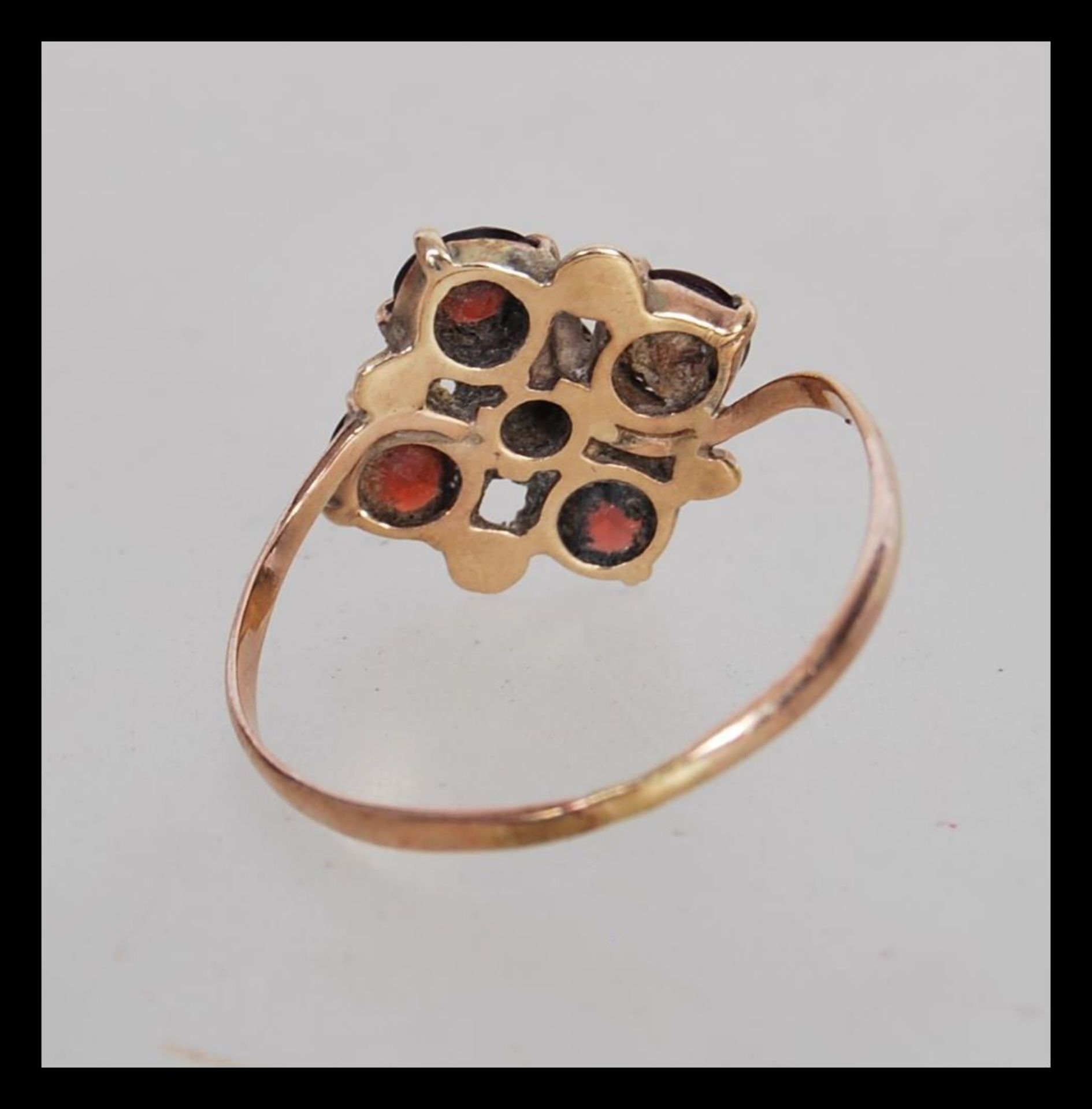 A 9ct gold 19th Century Victorian cluster ring prong set with five round cut garnet's. Ring unmarked - Image 3 of 3