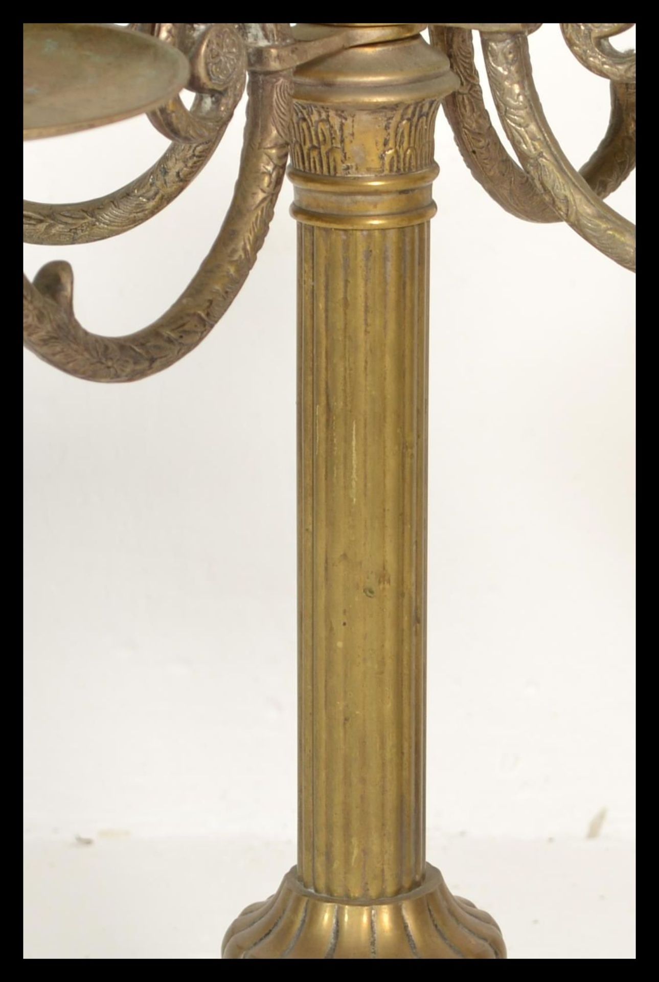 A very large and impressive early 20th Century tall brass candelabra multi branch candlestick raised - Bild 3 aus 6