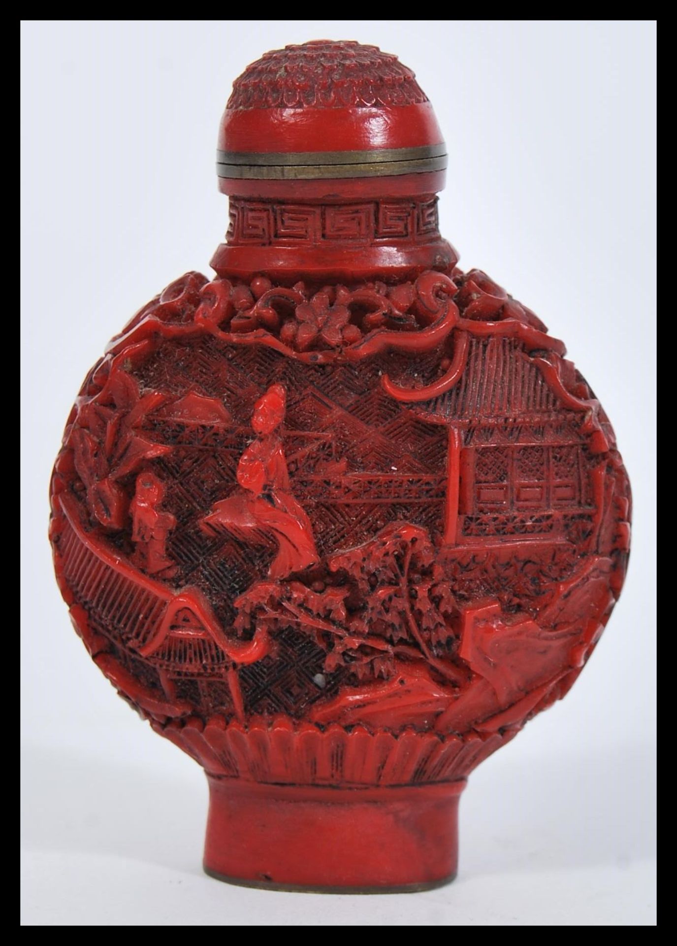 A 19th Century Chinese Cinnabar lacquer snuff bottle of moon flask shape having decoration depicting - Bild 3 aus 5