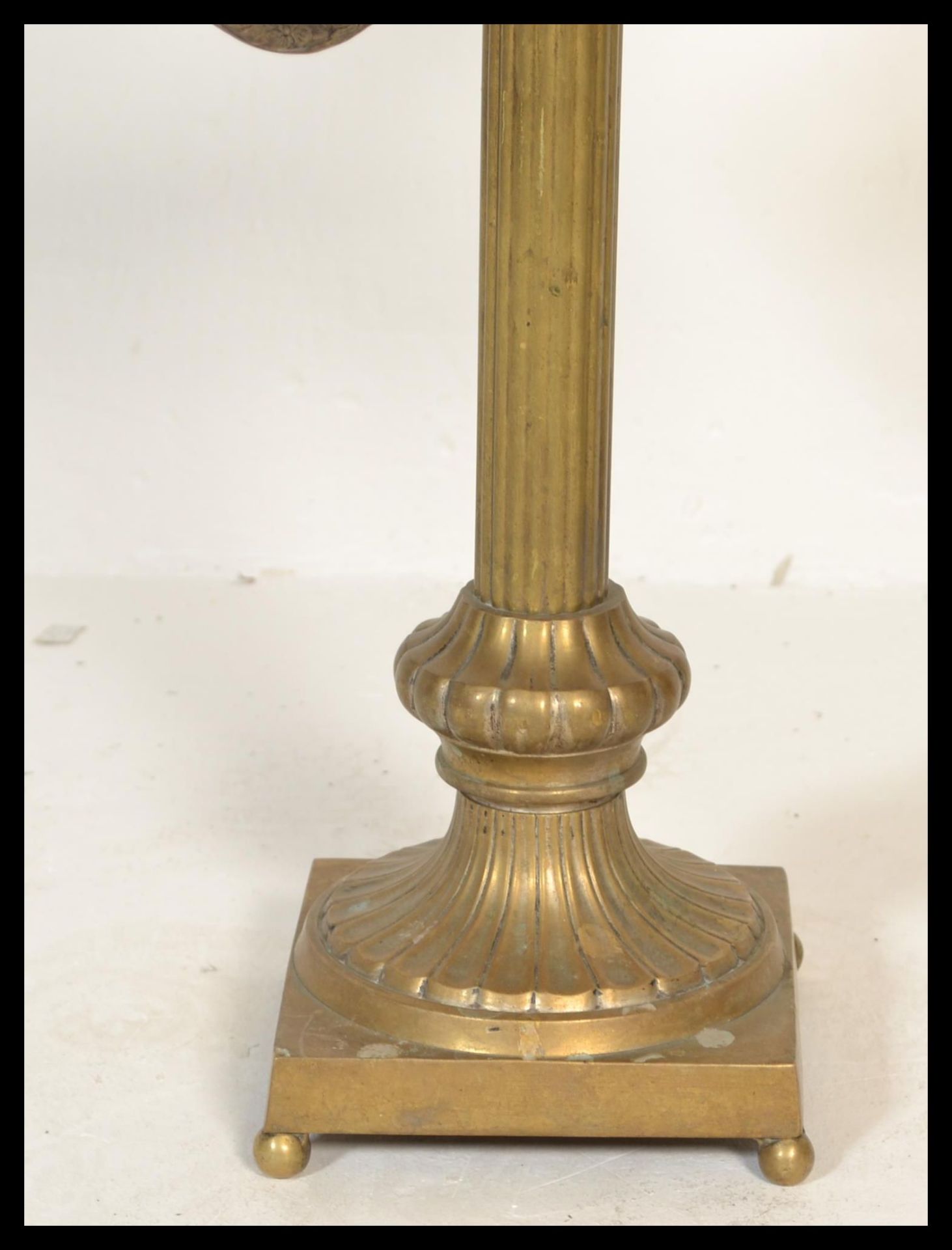 A very large and impressive early 20th Century tall brass candelabra multi branch candlestick raised - Bild 2 aus 6