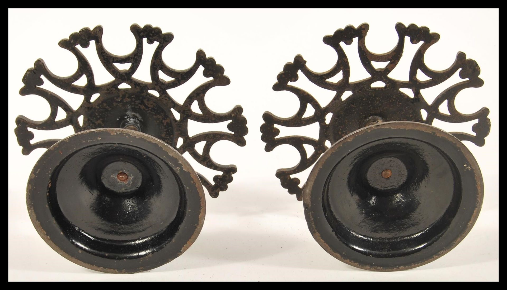 A pair of 19th Century Victorian cast metal stamp holders of circular form having shaped upper - Bild 4 aus 4