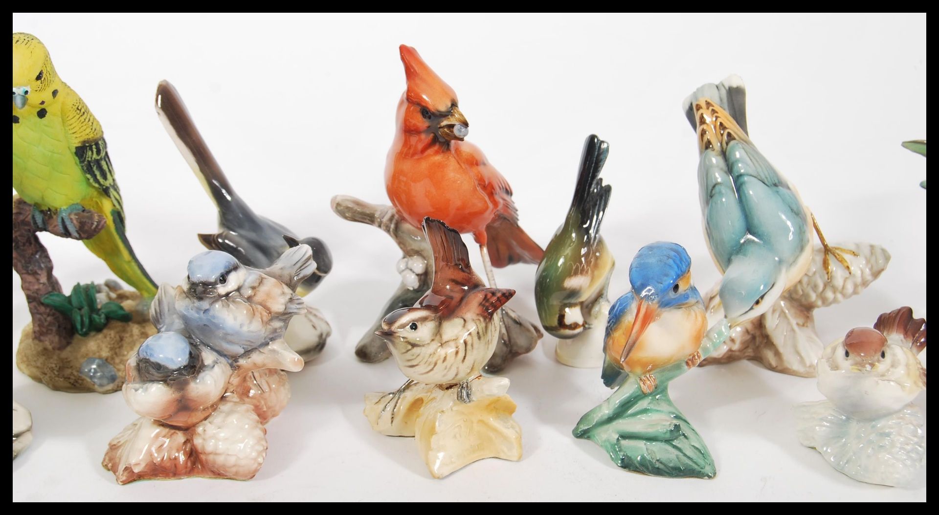 A collection of vintage 20th Century ceramic bird figurines to include Goebel birds and a - Bild 3 aus 5