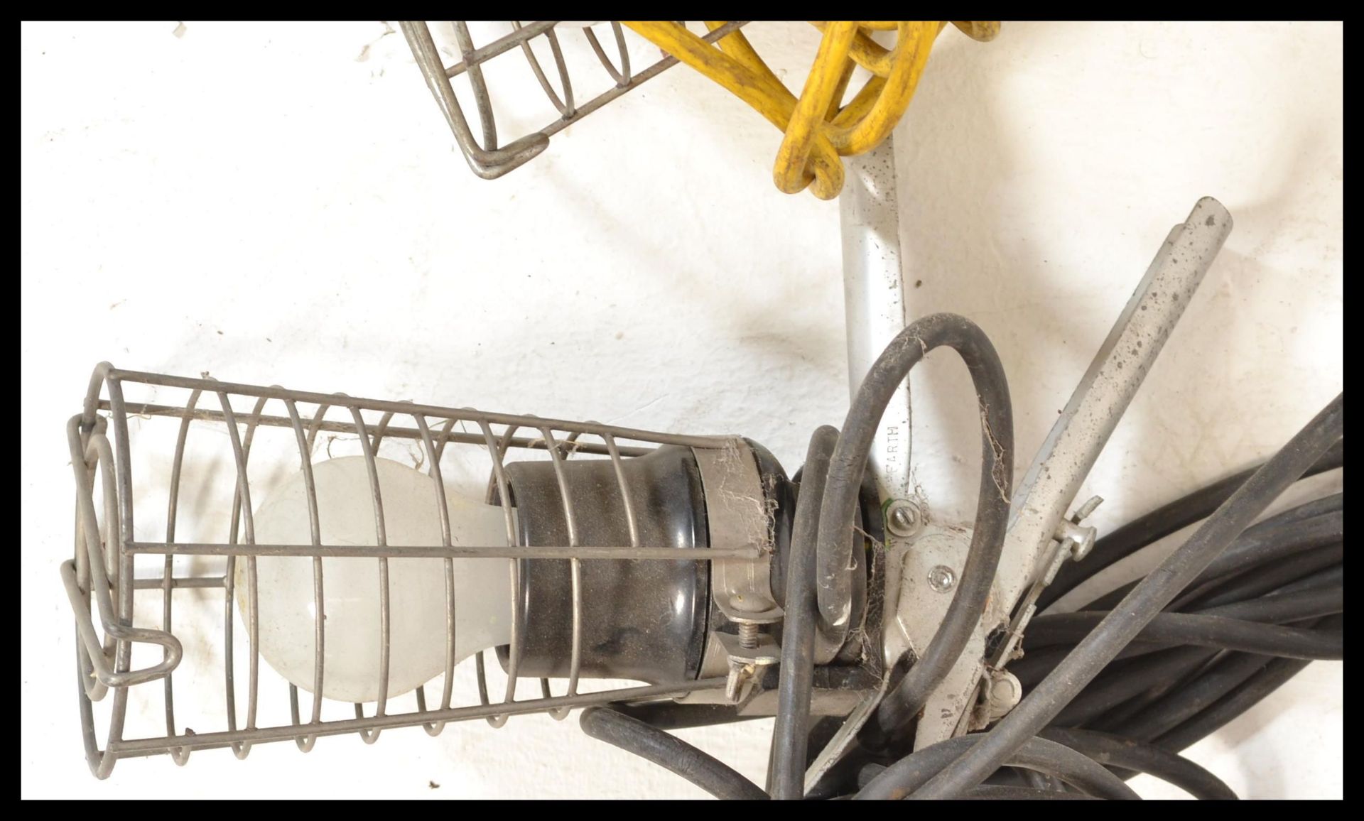 A group of four vintage retro 20th Century inspection lamps having wire cages and clamp mounts. - Image 4 of 5