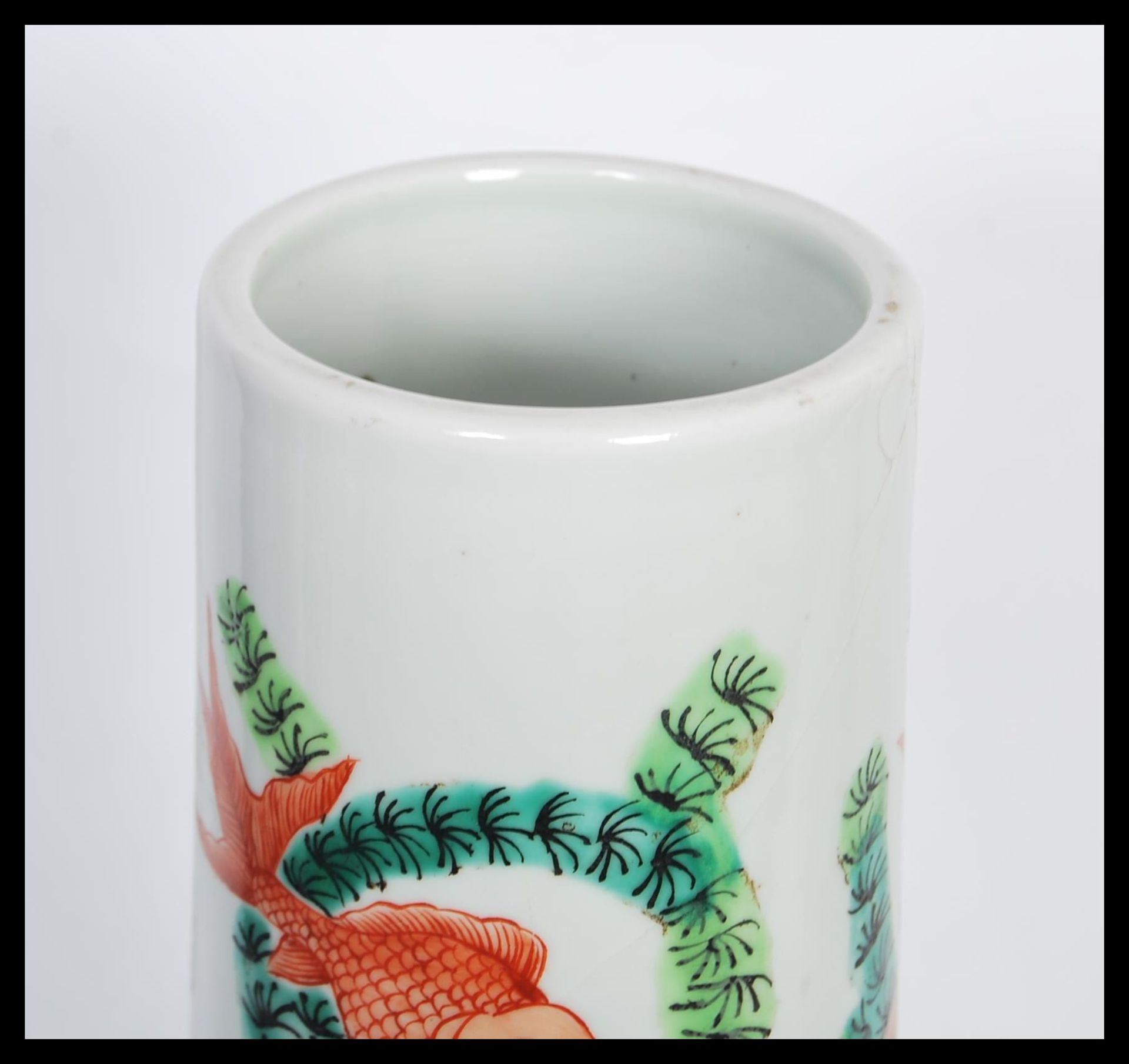A large 20th Century Chinese porcelain vase of baluster form having famille verte decoration with - Bild 3 aus 4