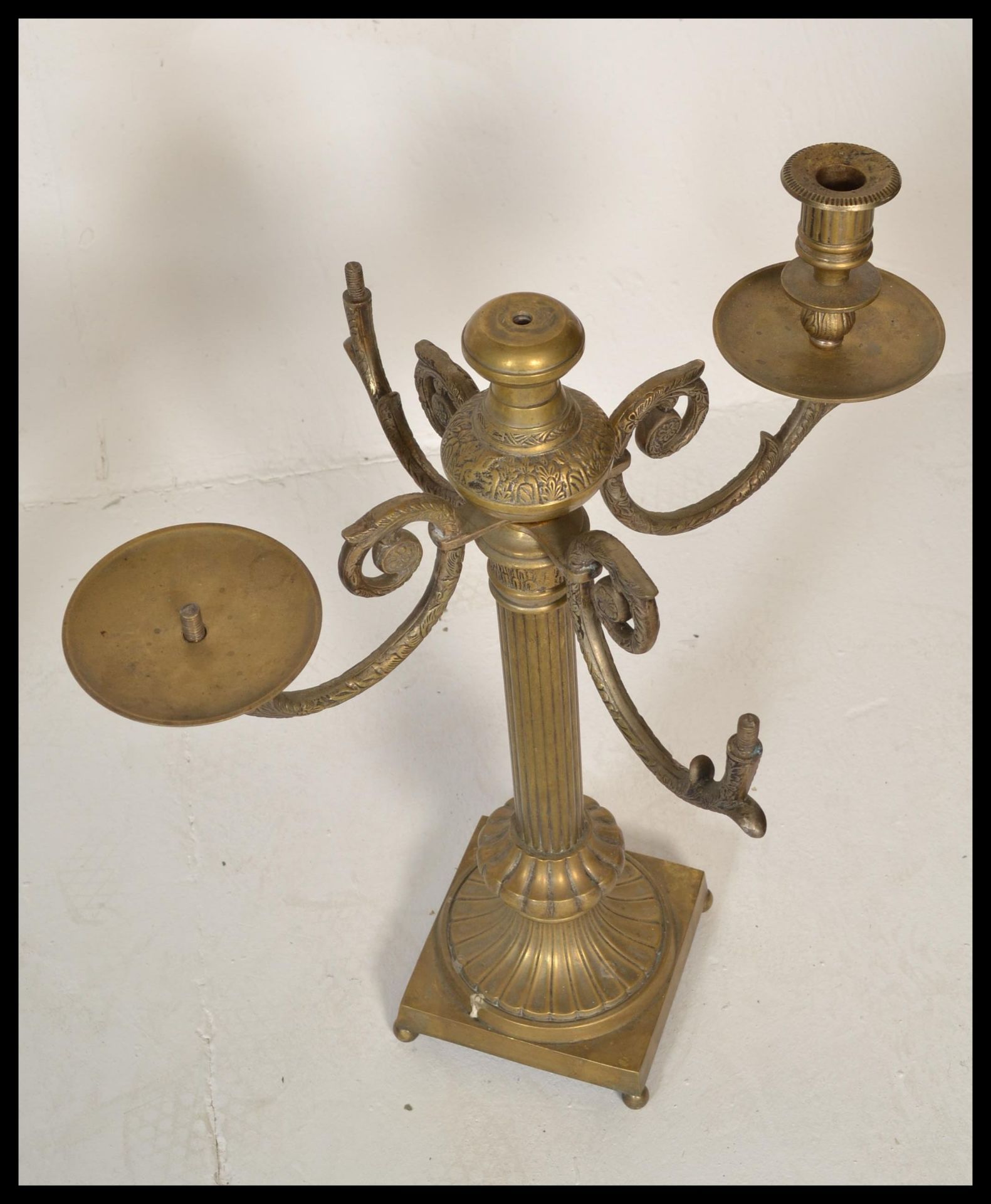 A very large and impressive early 20th Century tall brass candelabra multi branch candlestick raised - Bild 6 aus 6