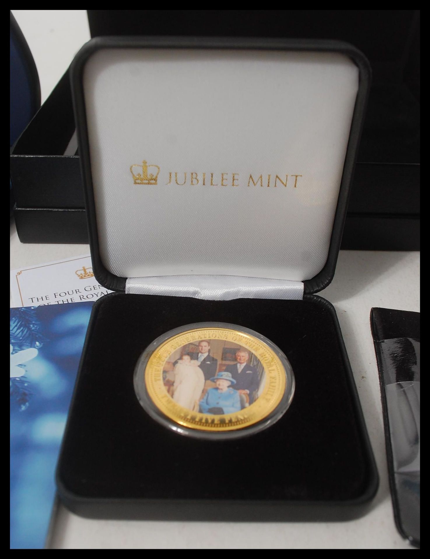 A collection of Royal Mint type coins to include two silver proof one pound coins, D-Day coin, - Bild 5 aus 7