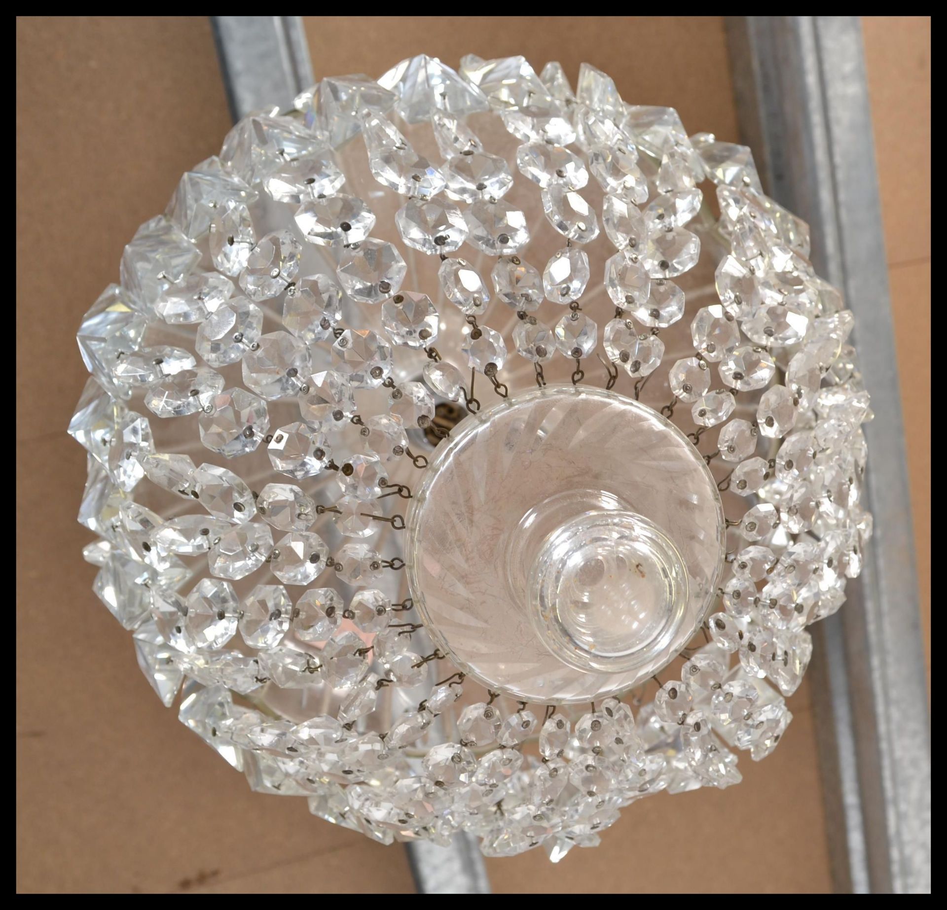An early 20th Century large glass crystal chandelier hanging light fixture having multiple strands - Bild 7 aus 8