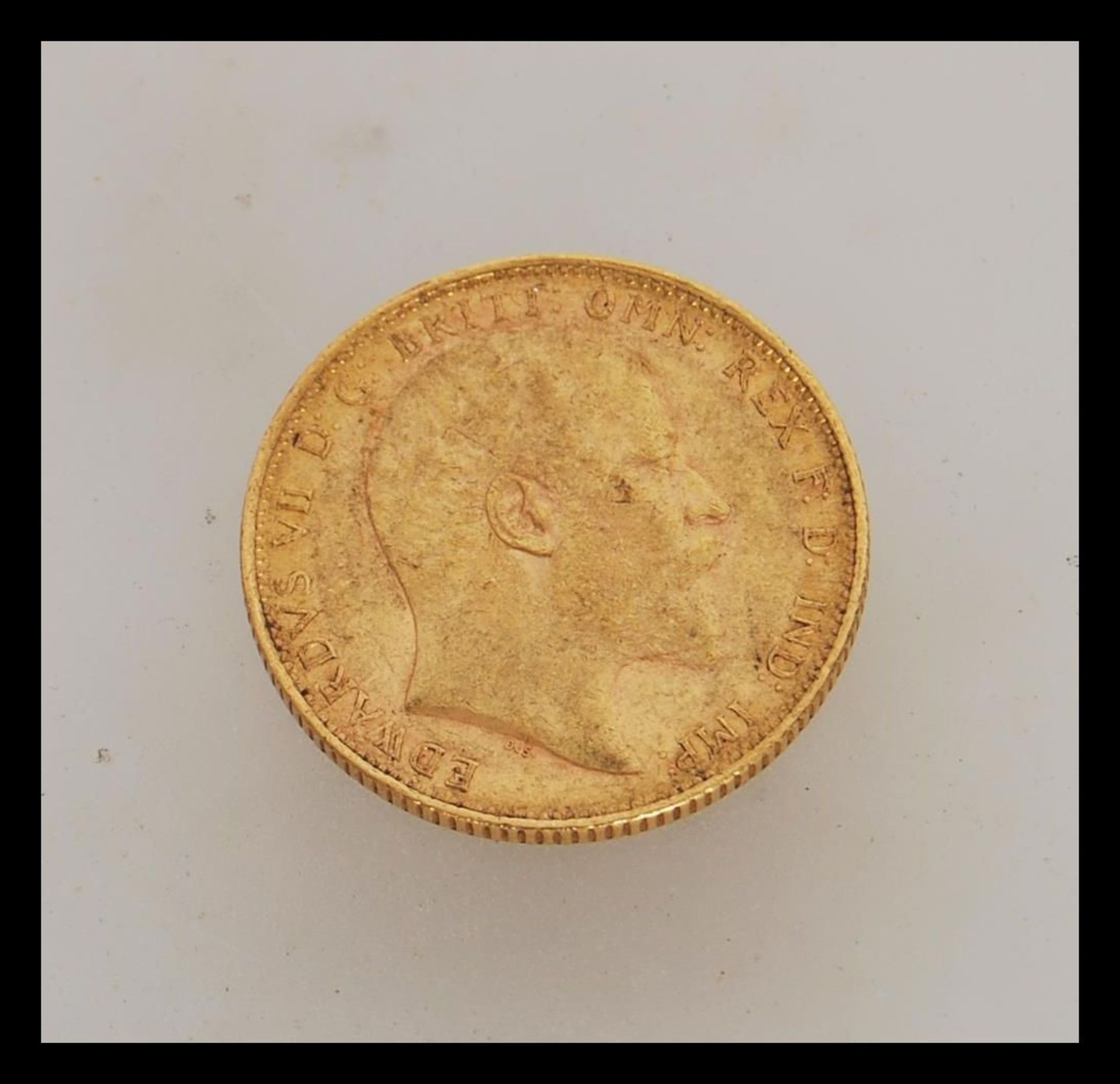 A 1904 Edward VII full gold sovereign stamped for the Melbourne mint. Weight 8.0g.