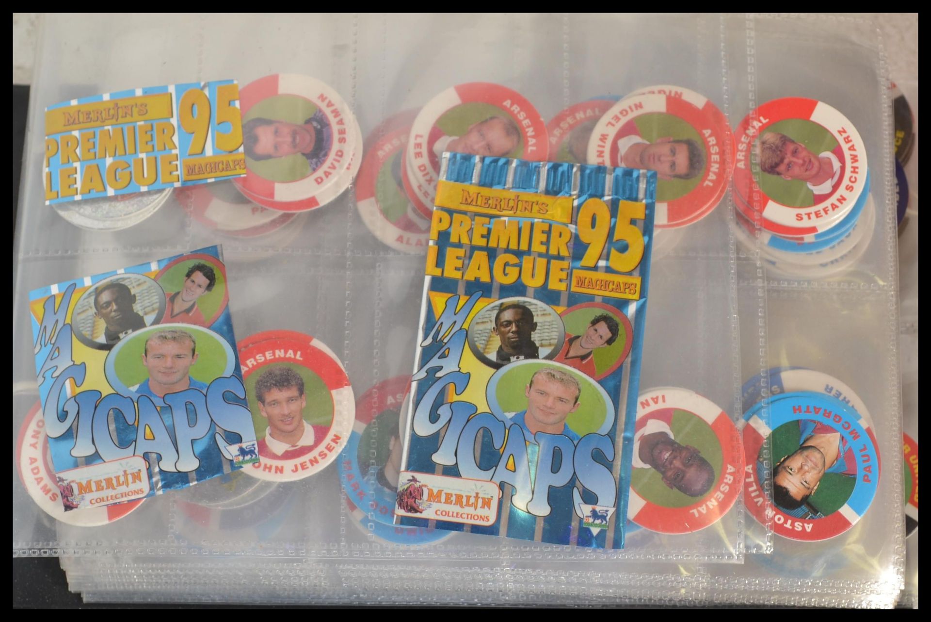 A large collection of football trade cards to include two albums of Merlin's magicaps, Merlin's - Bild 3 aus 7