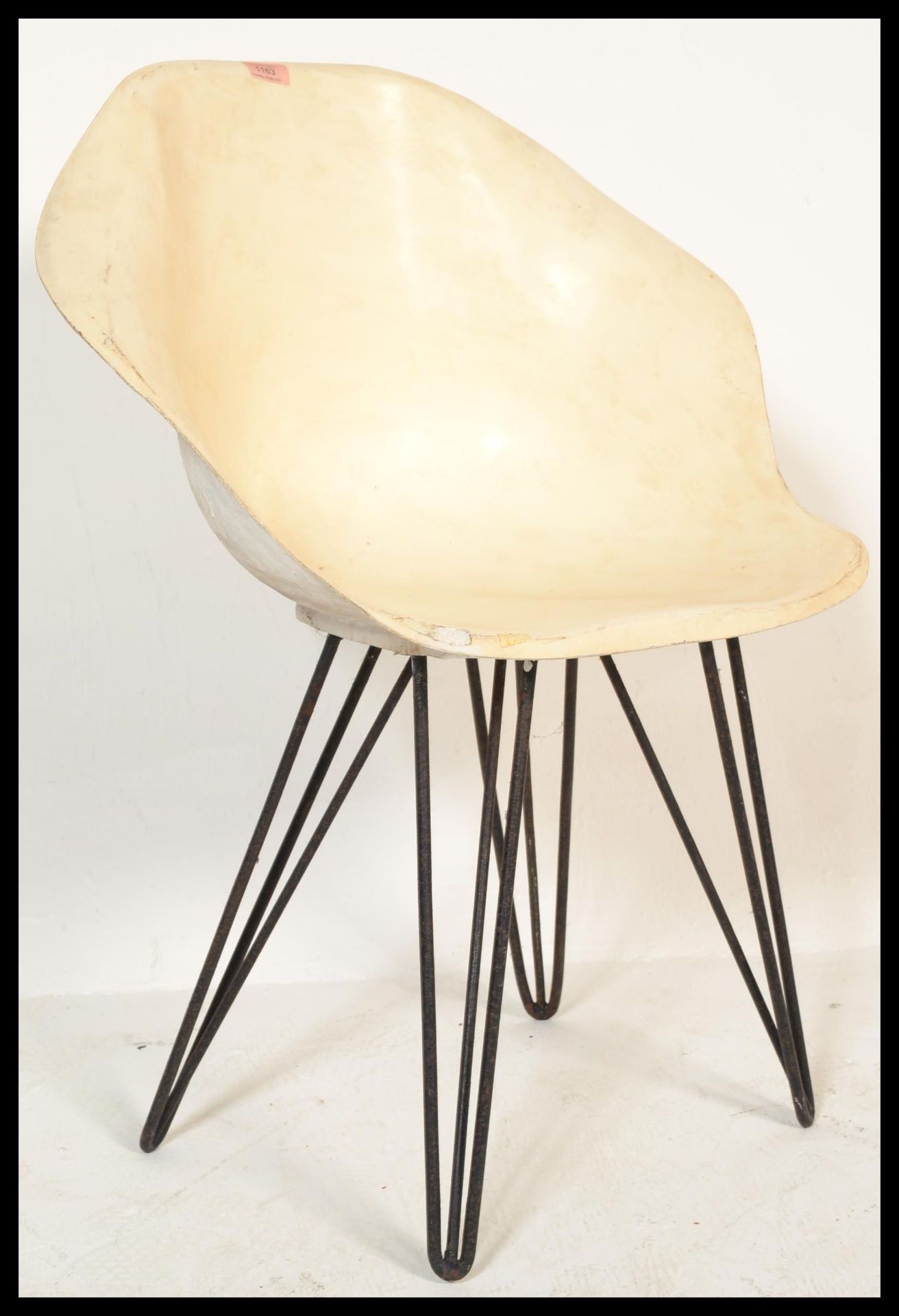 A vintage retro circa 1960's fibreglass tub chair in the manner of Arkana raised on ebonised hair