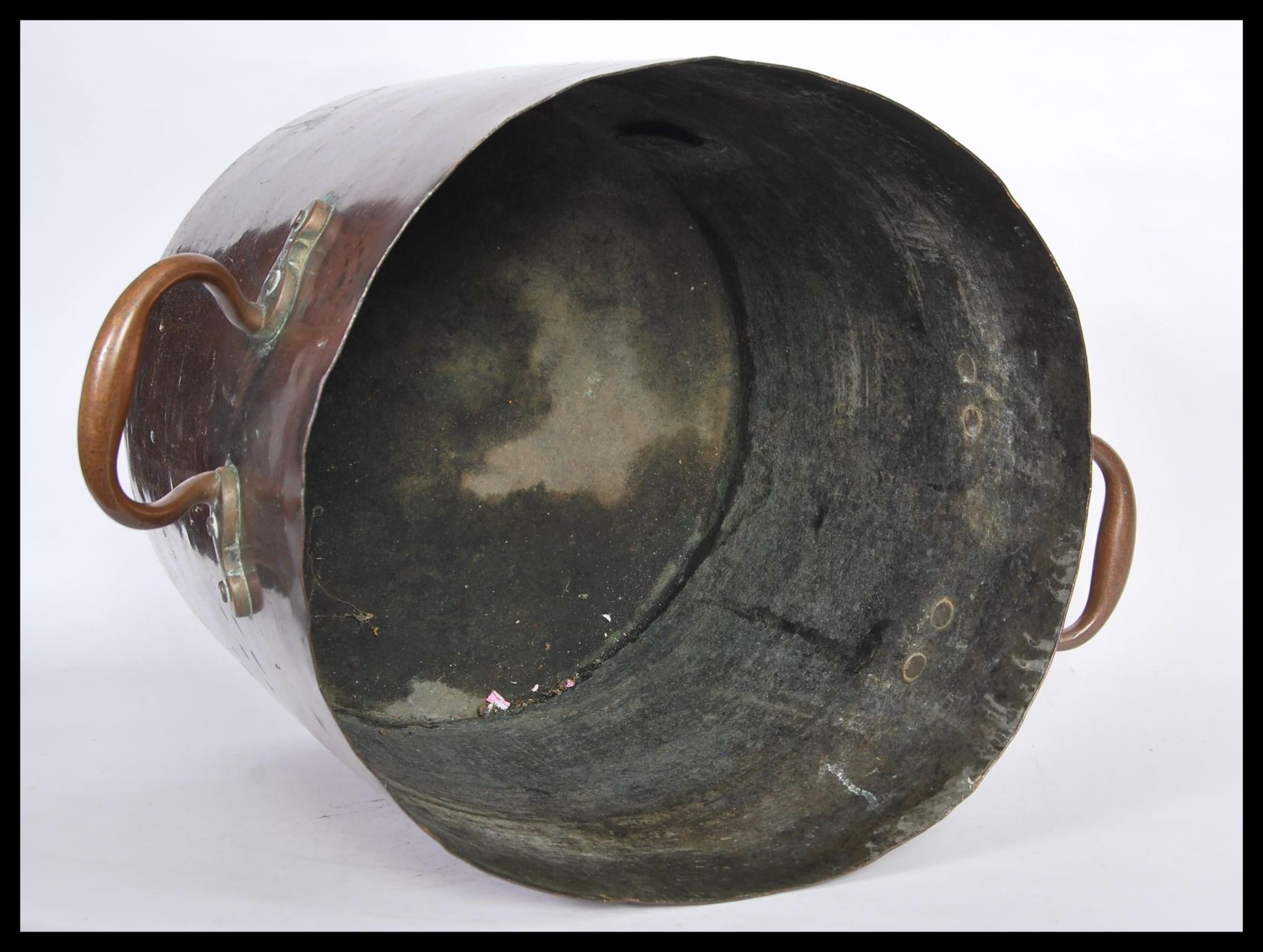 A large 19th Century Country House copper pan of tall form having cylindrical body with shaped - Bild 4 aus 5